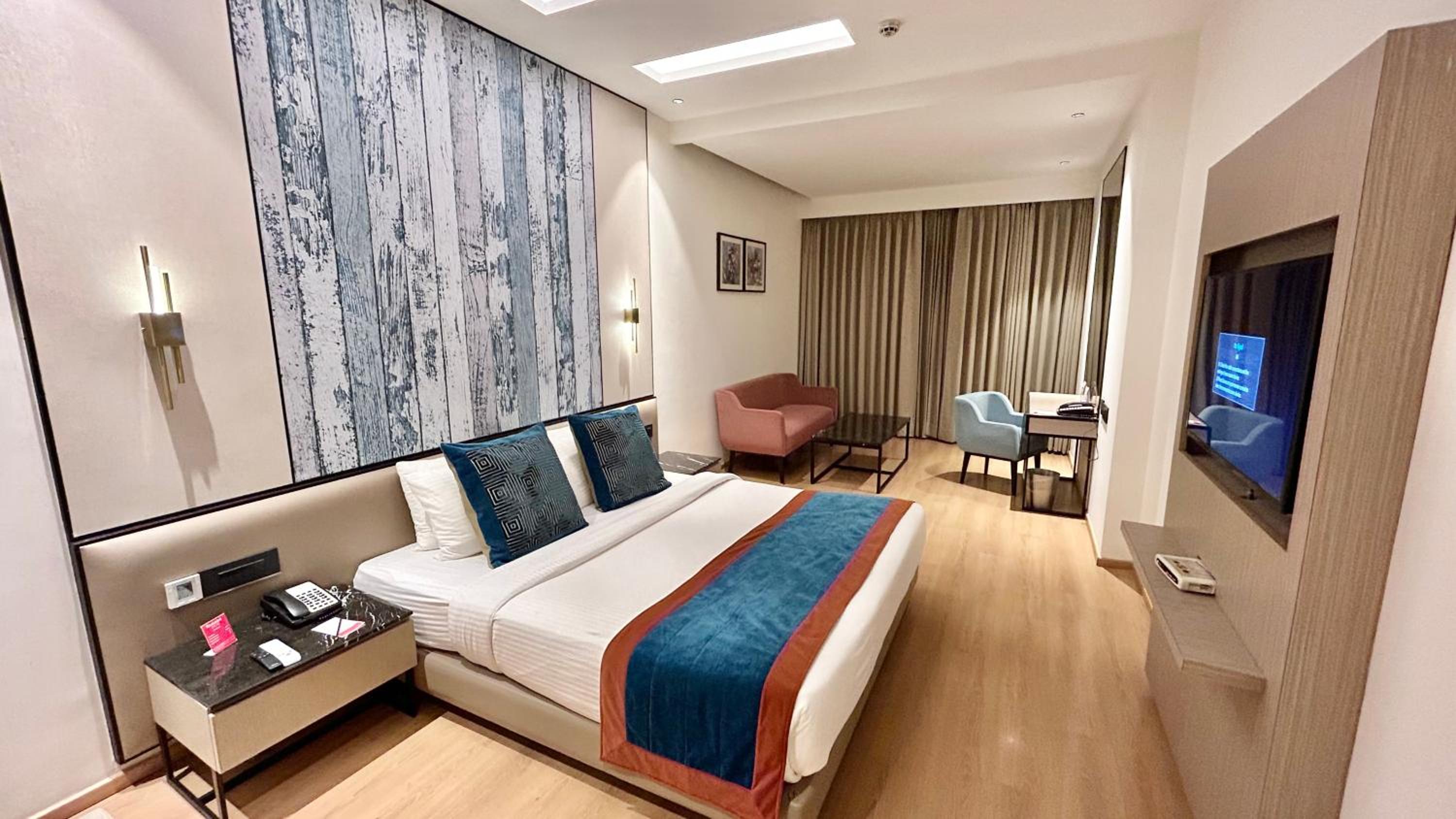 King Bed Executive Suite photo 2