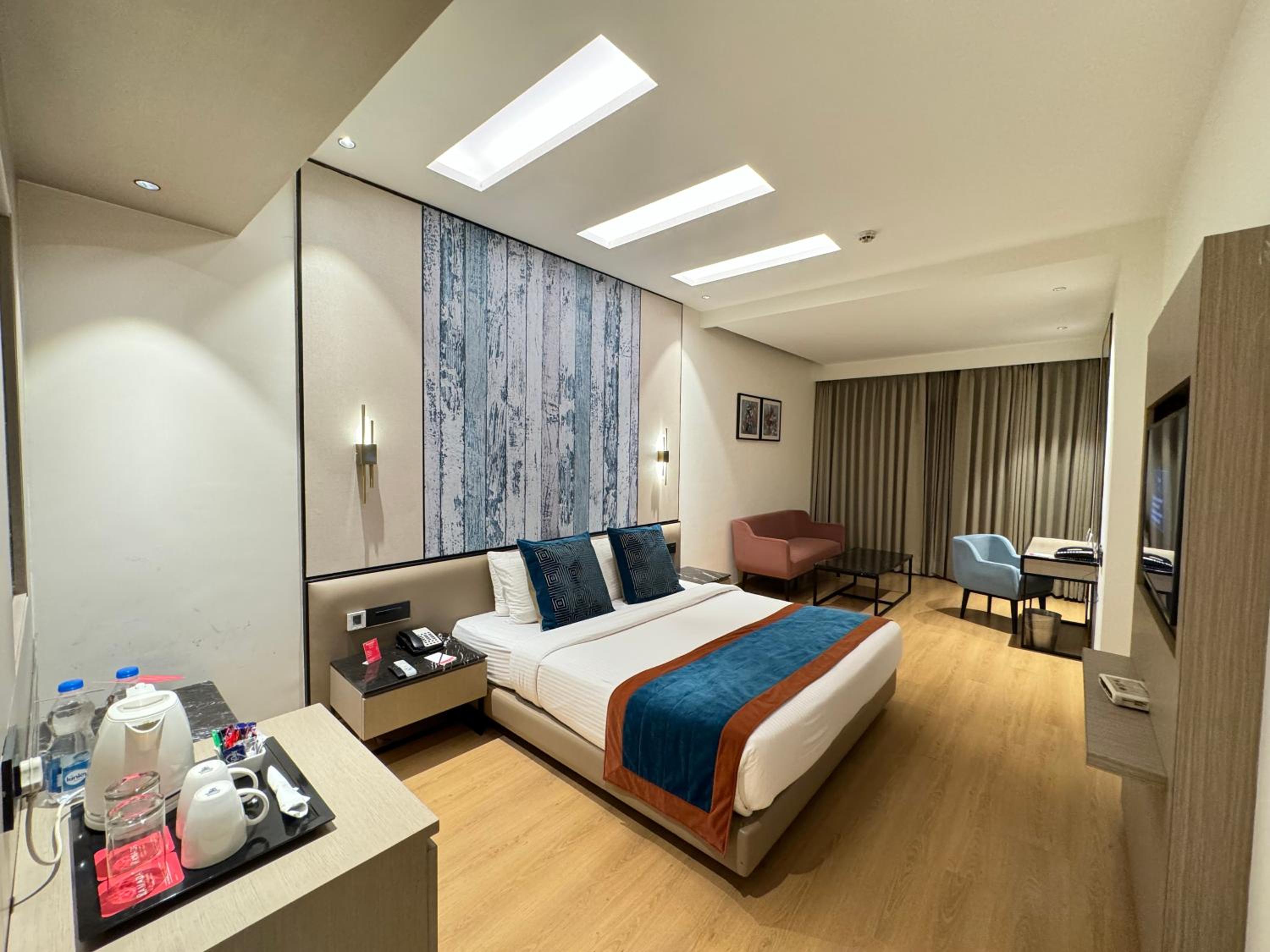 King Bed Executive Suite photo 3