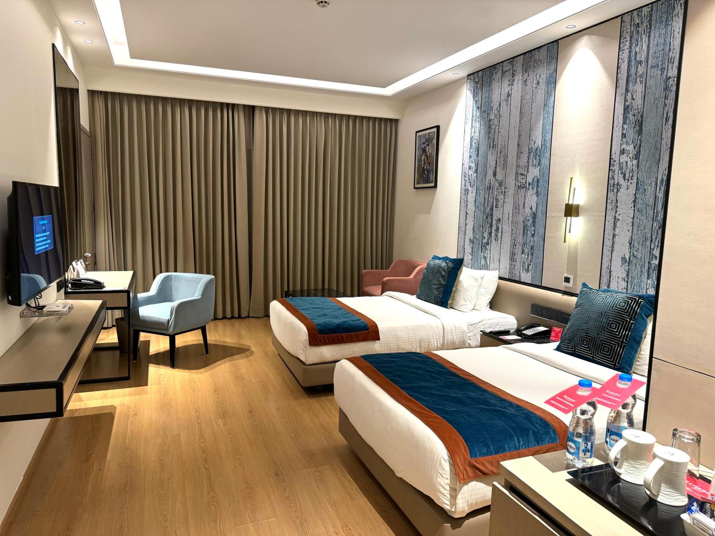 2 Twin Bed Deluxe Room photo 2