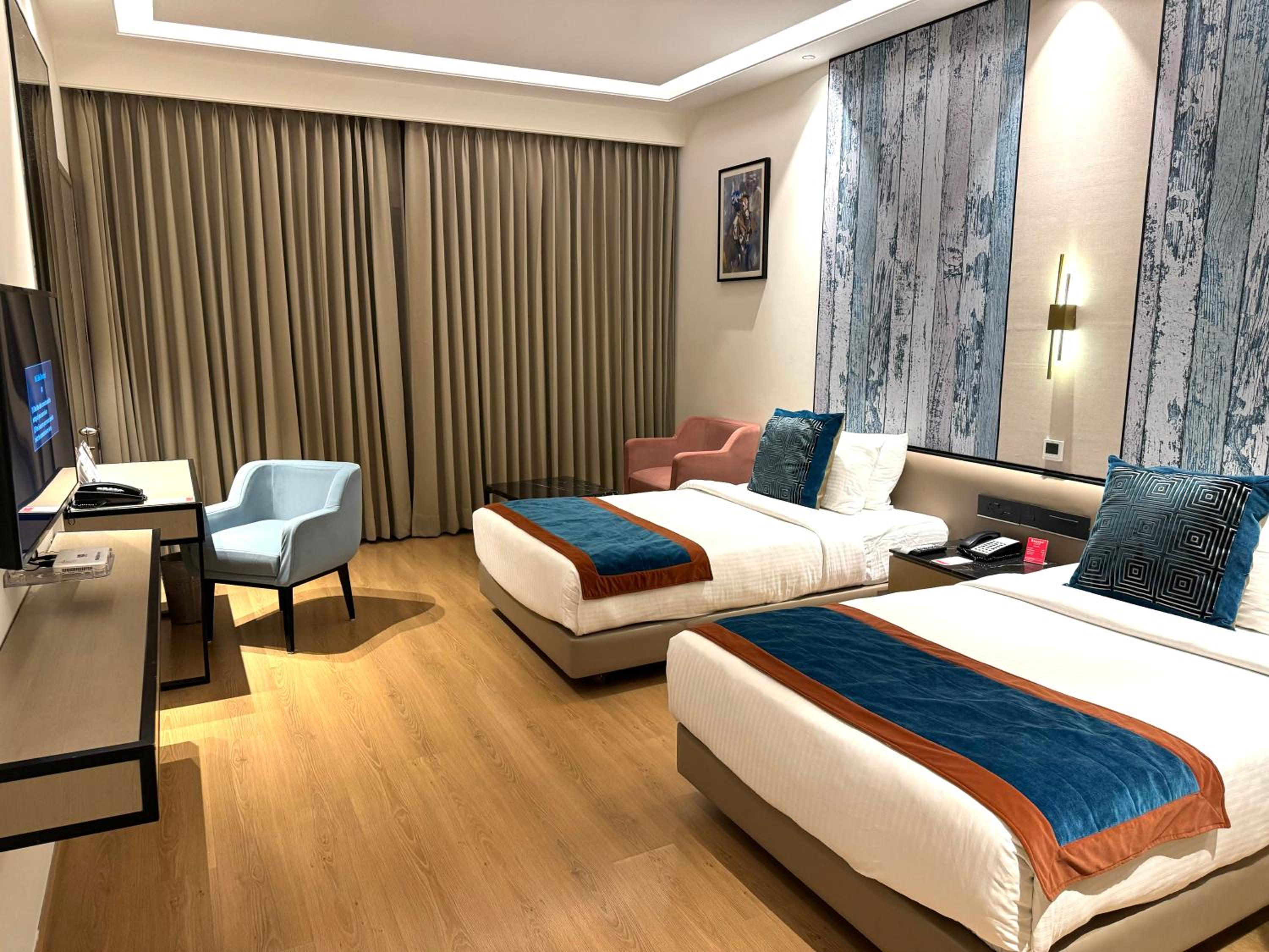2 Twin Bed Deluxe Room photo 3
