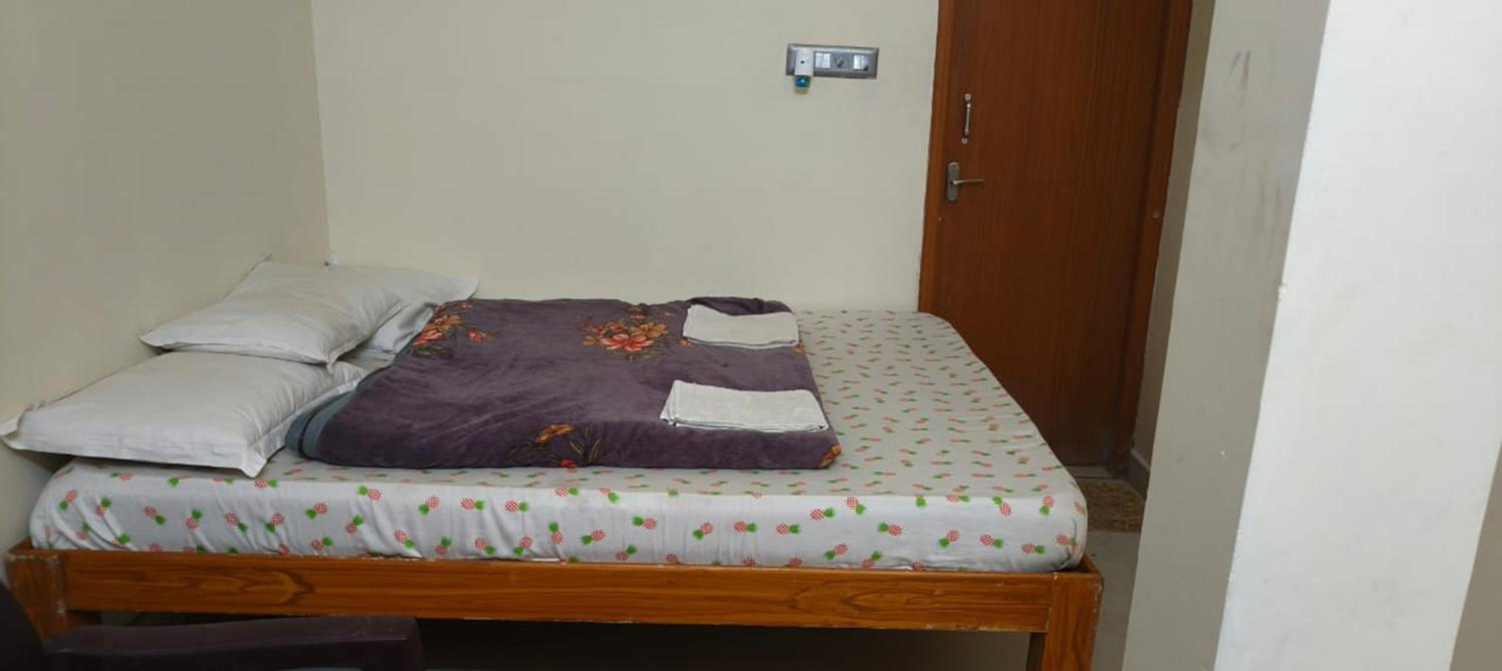 Small Double Room - Photo 3