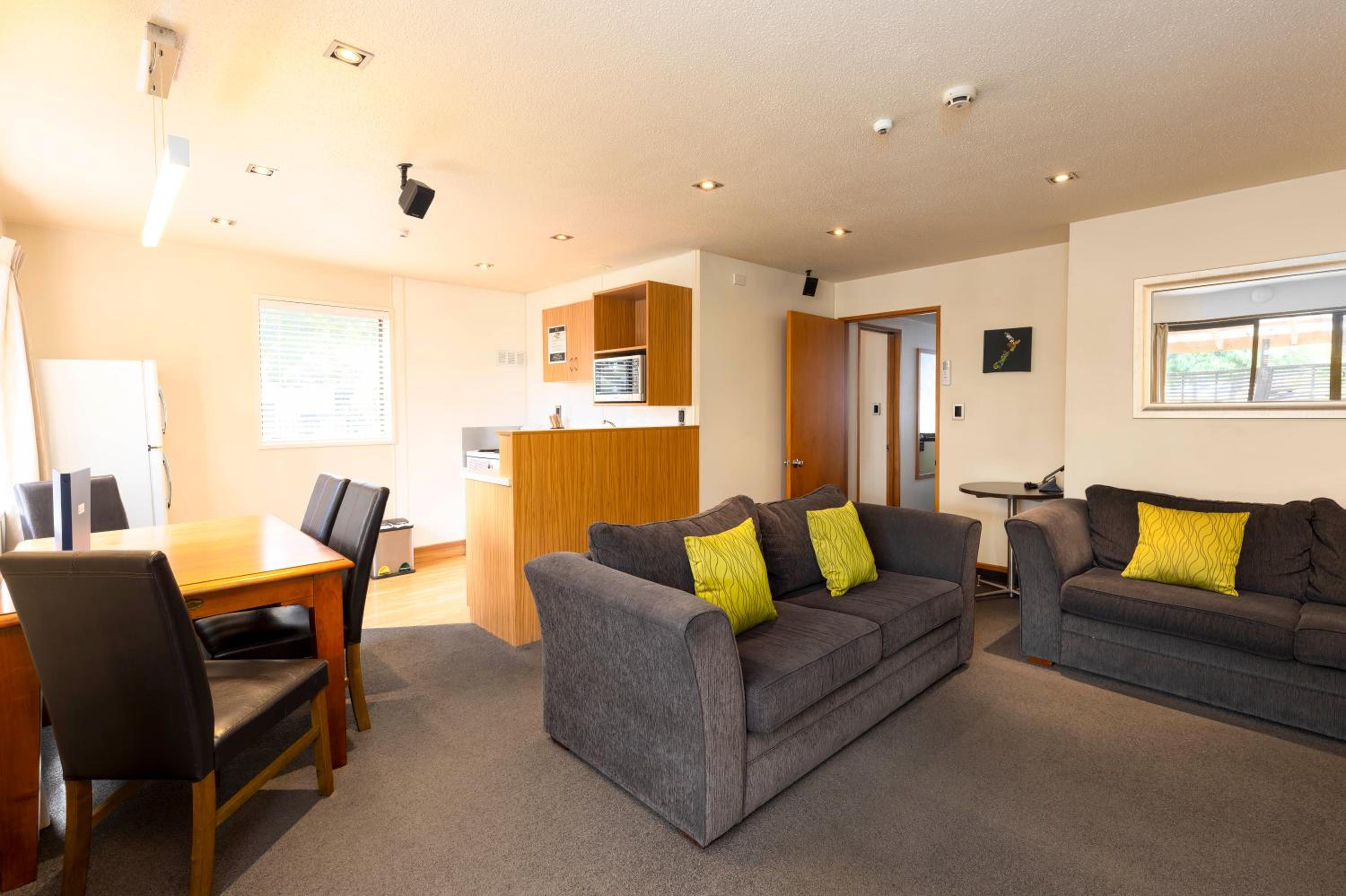 Premium Economy 2 Bedroom Apartment photo 3