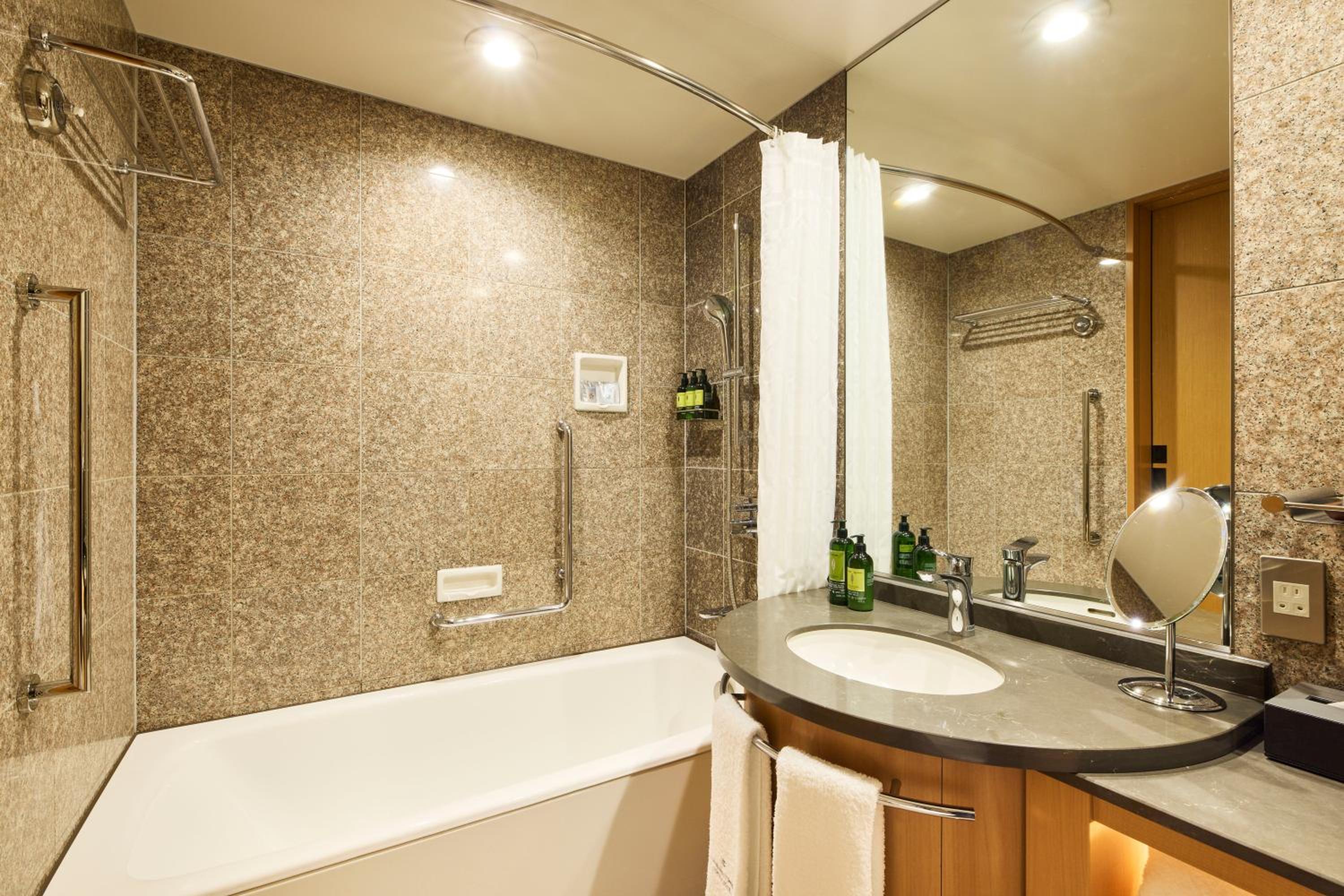 Newly Renovated – Cerulean King Room with Japanese Style Lounge Access, Non Smoking