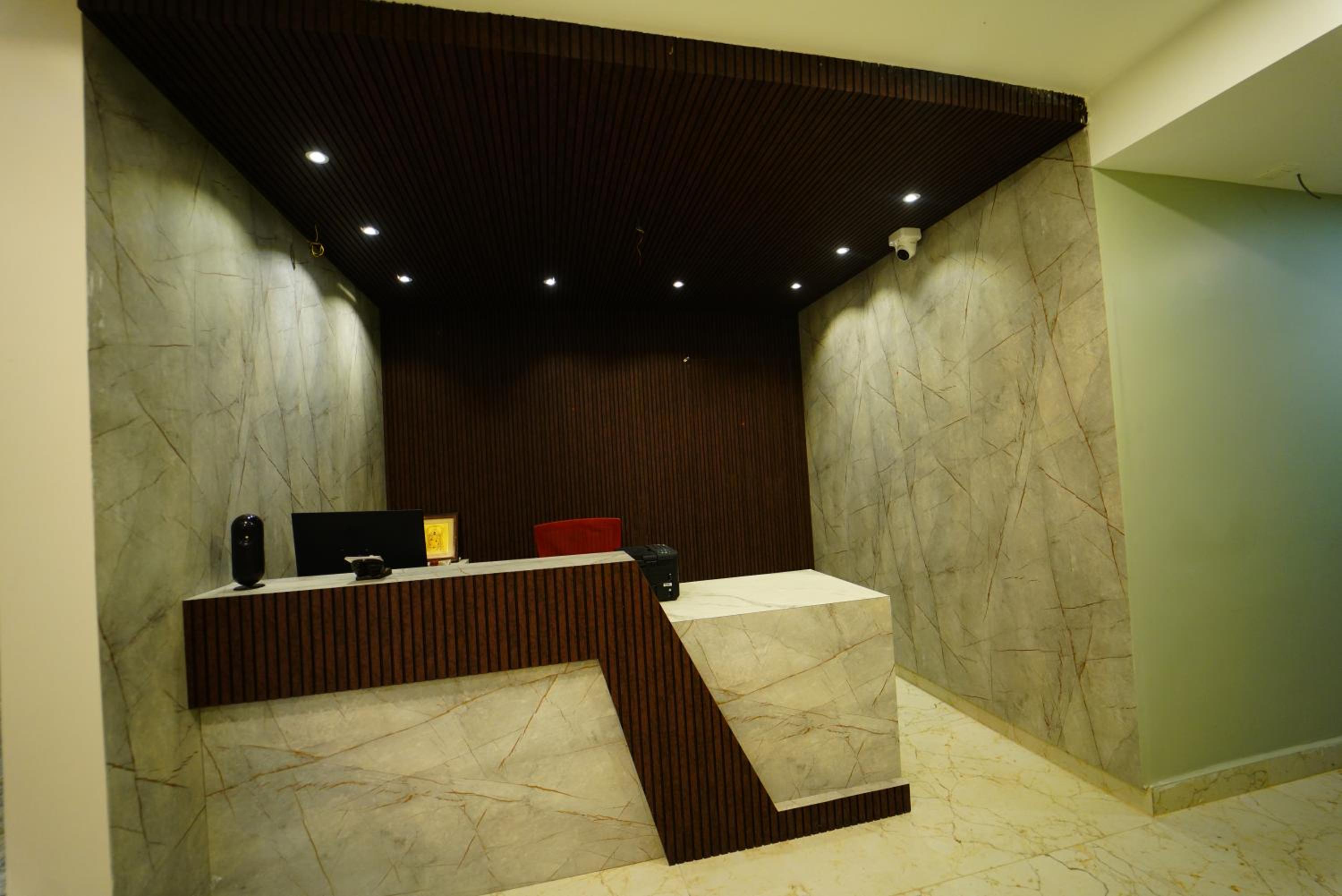 Deluxe Double Room (2 Adults + 1 Child) - Photo 4