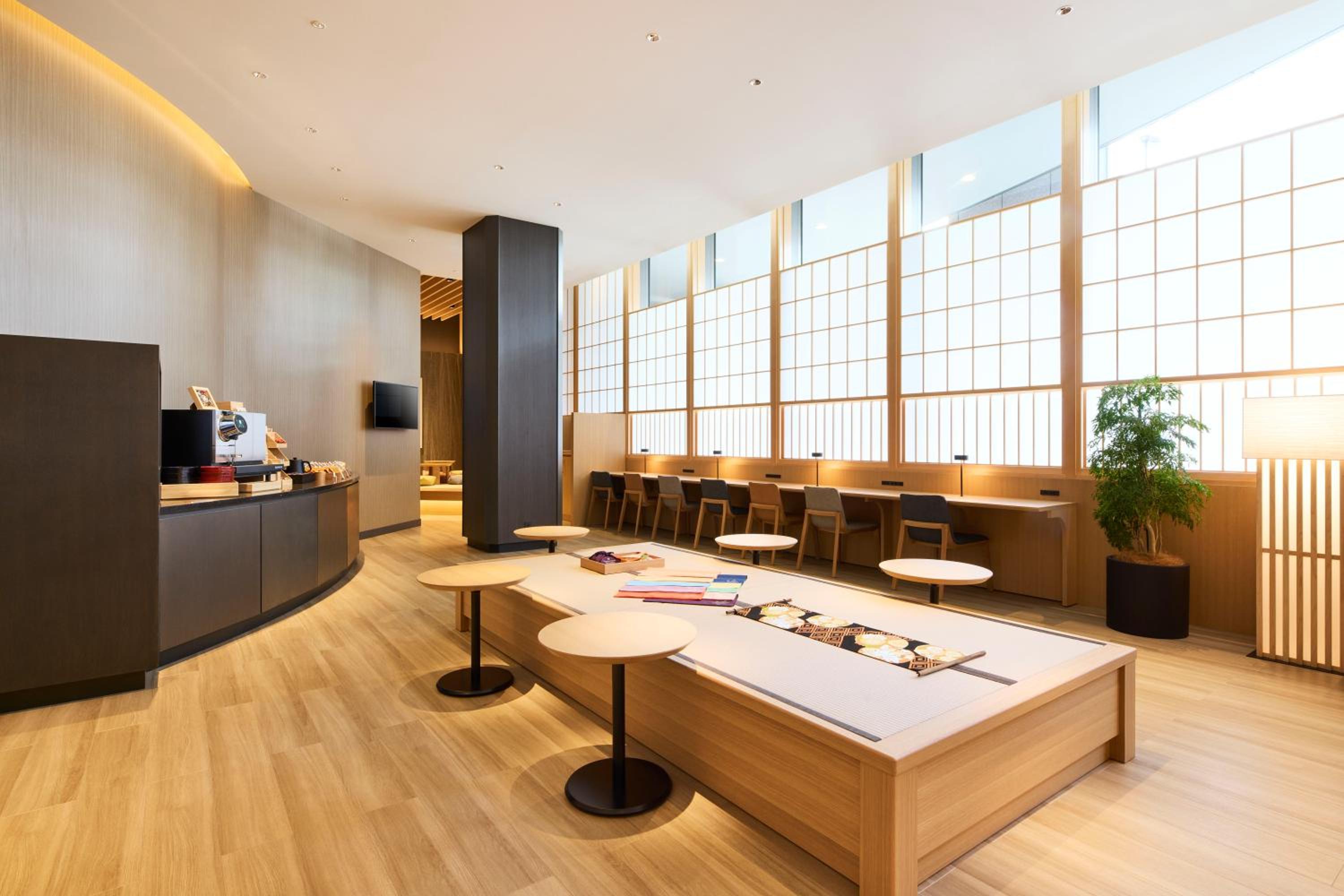 Newly Renovated – Cerulean Deluxe King Room with Japanese Style Lounge Access, Non Smoking photo