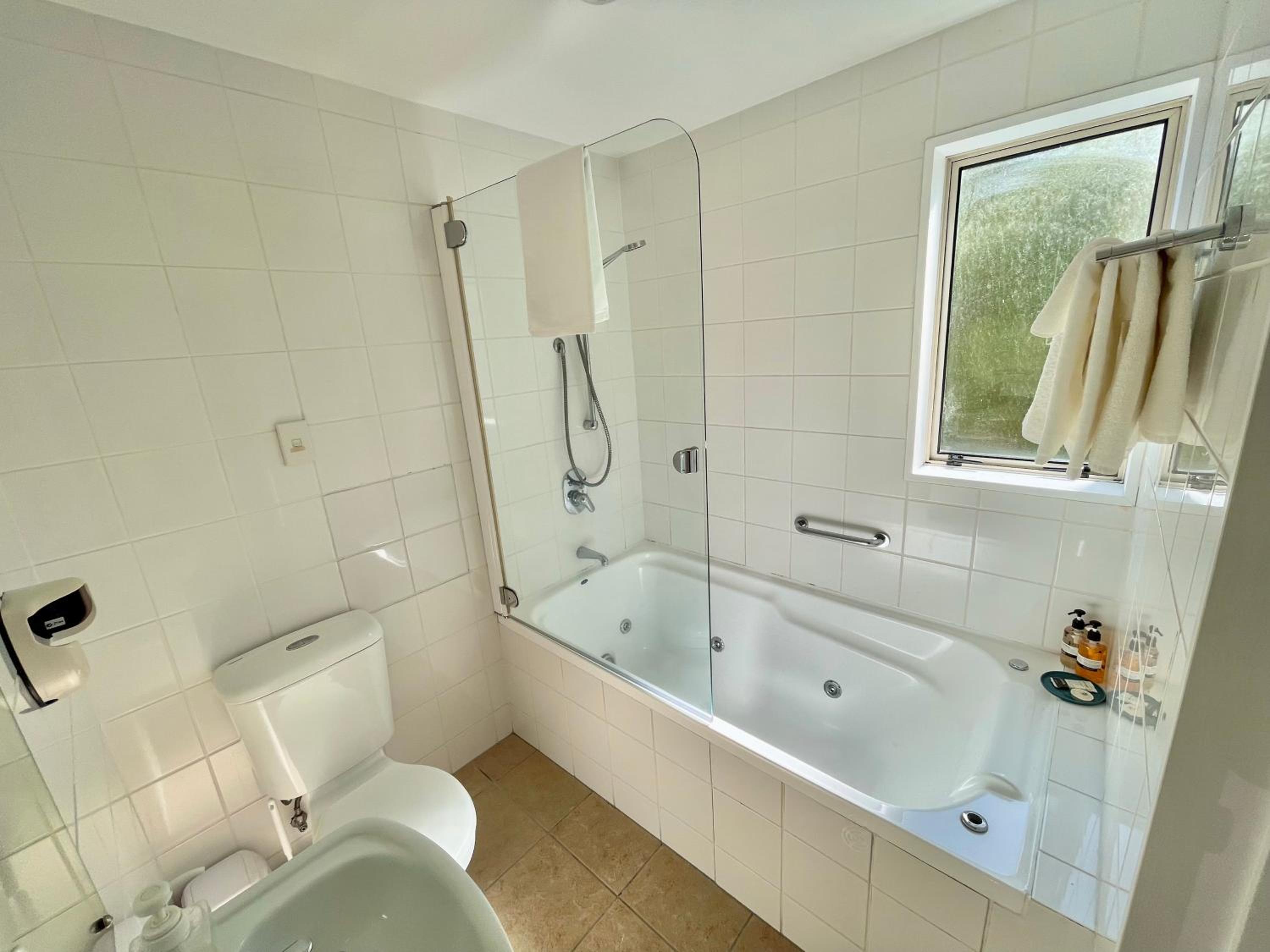 Studio with Spa Bath photo 3