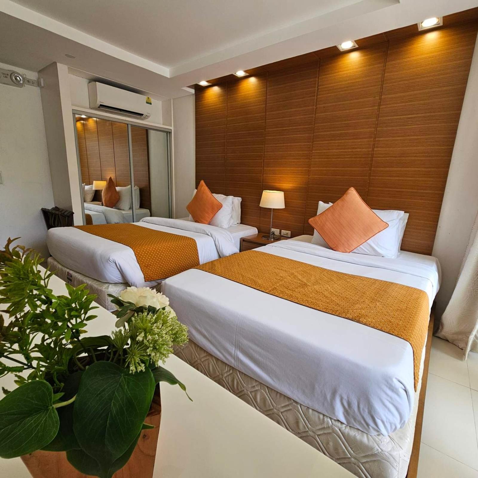 Executive Suites Twin photo 2