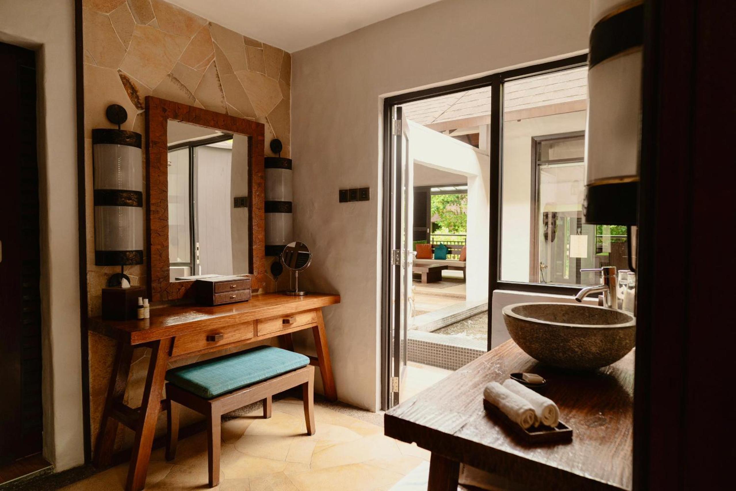 Water Villa (No Children Allowed) - Photo 7