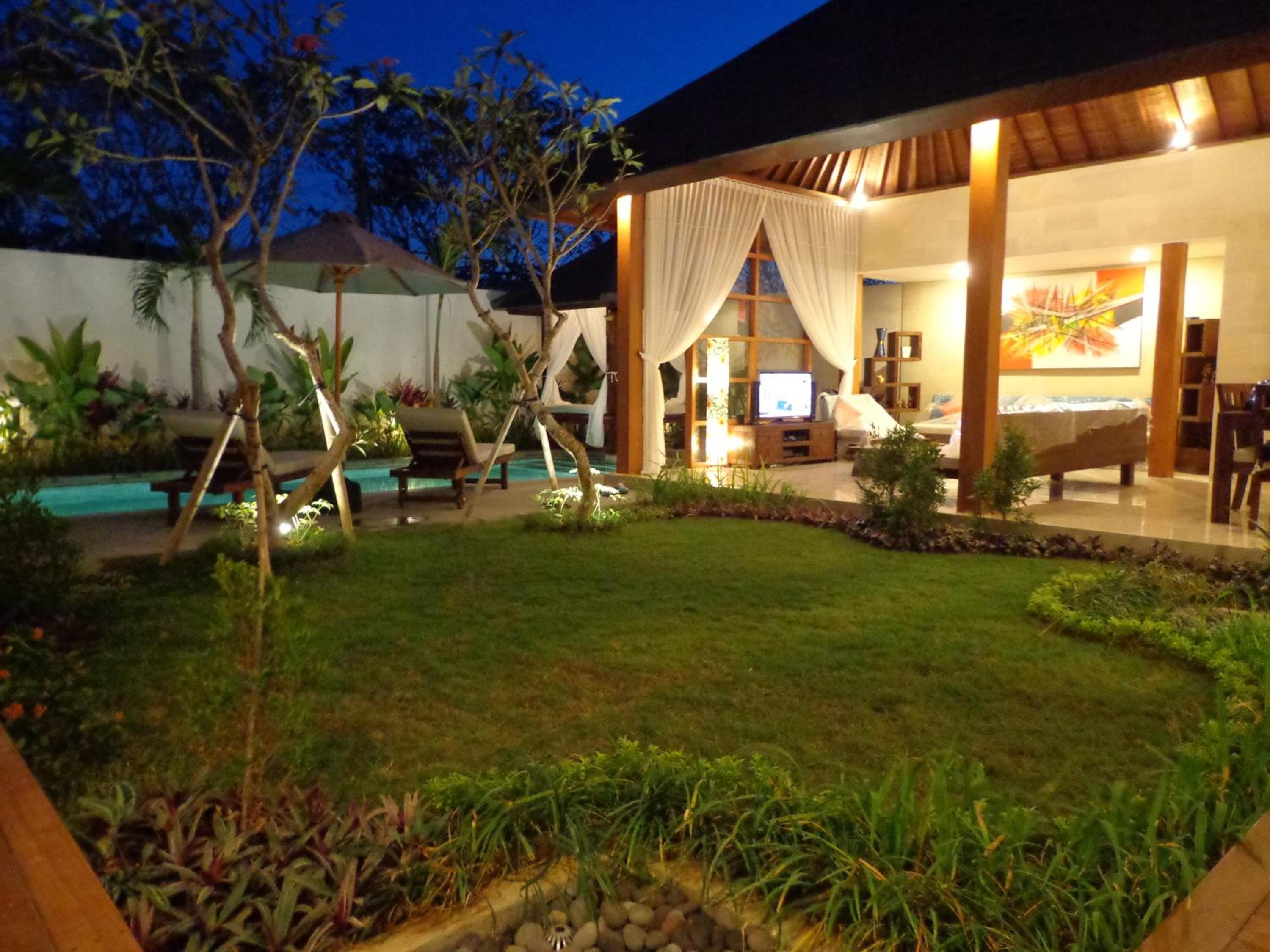 Three-Bedroom Villa with Private Pool and Garden - Photo 8