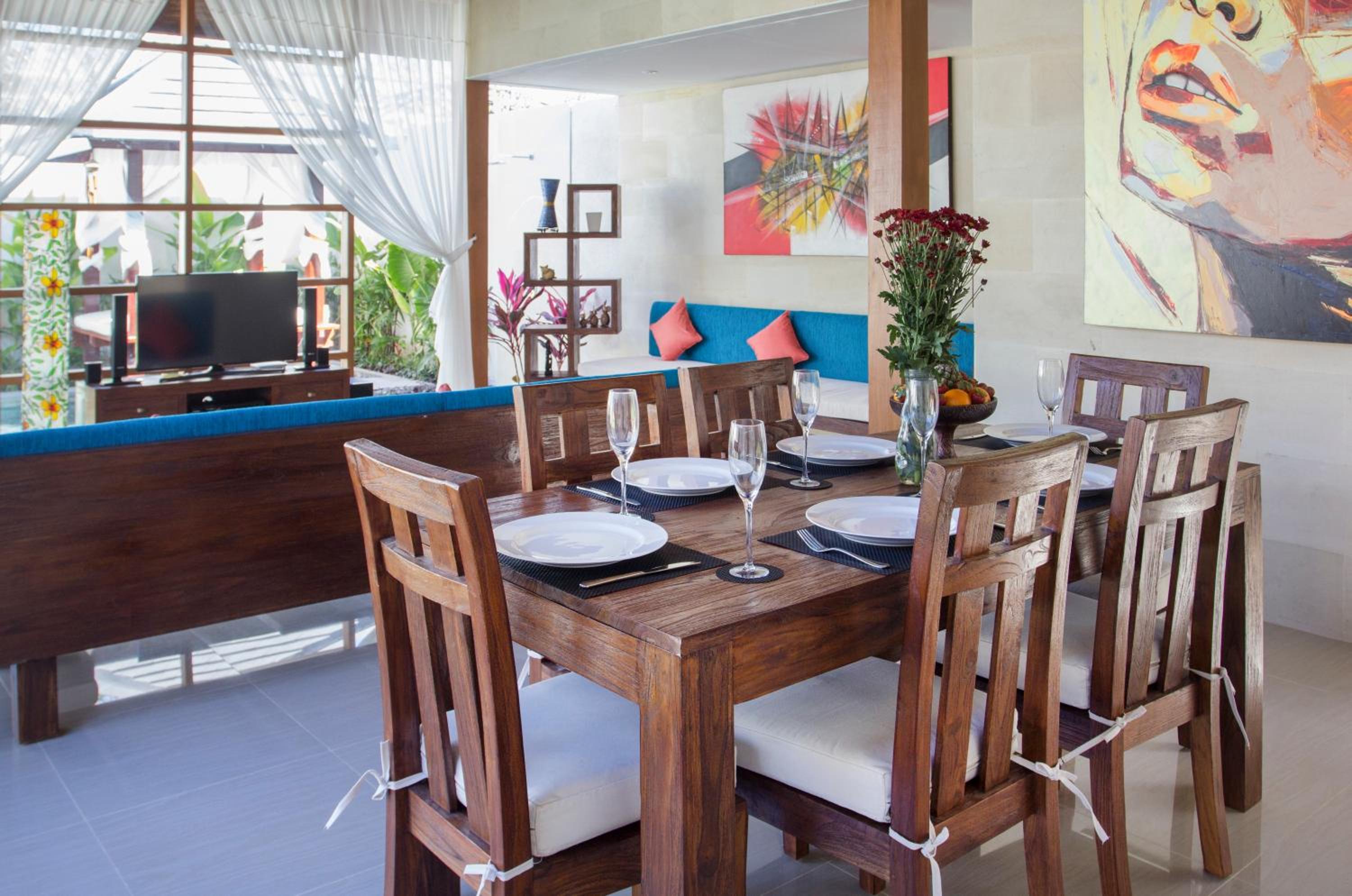 Three-Bedroom Villa with Private Pool and Garden - Photo 38