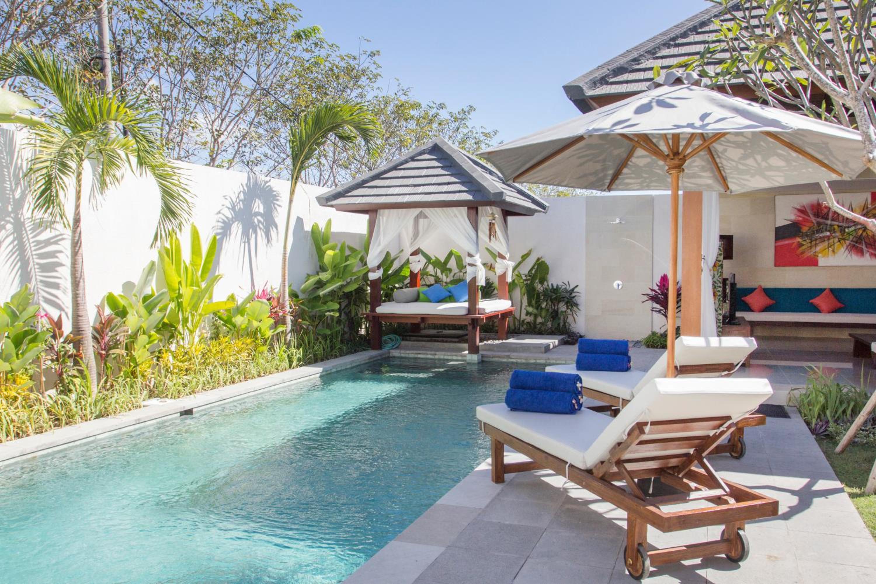 Three-Bedroom Villa with Private Pool and Garden - Photo 9