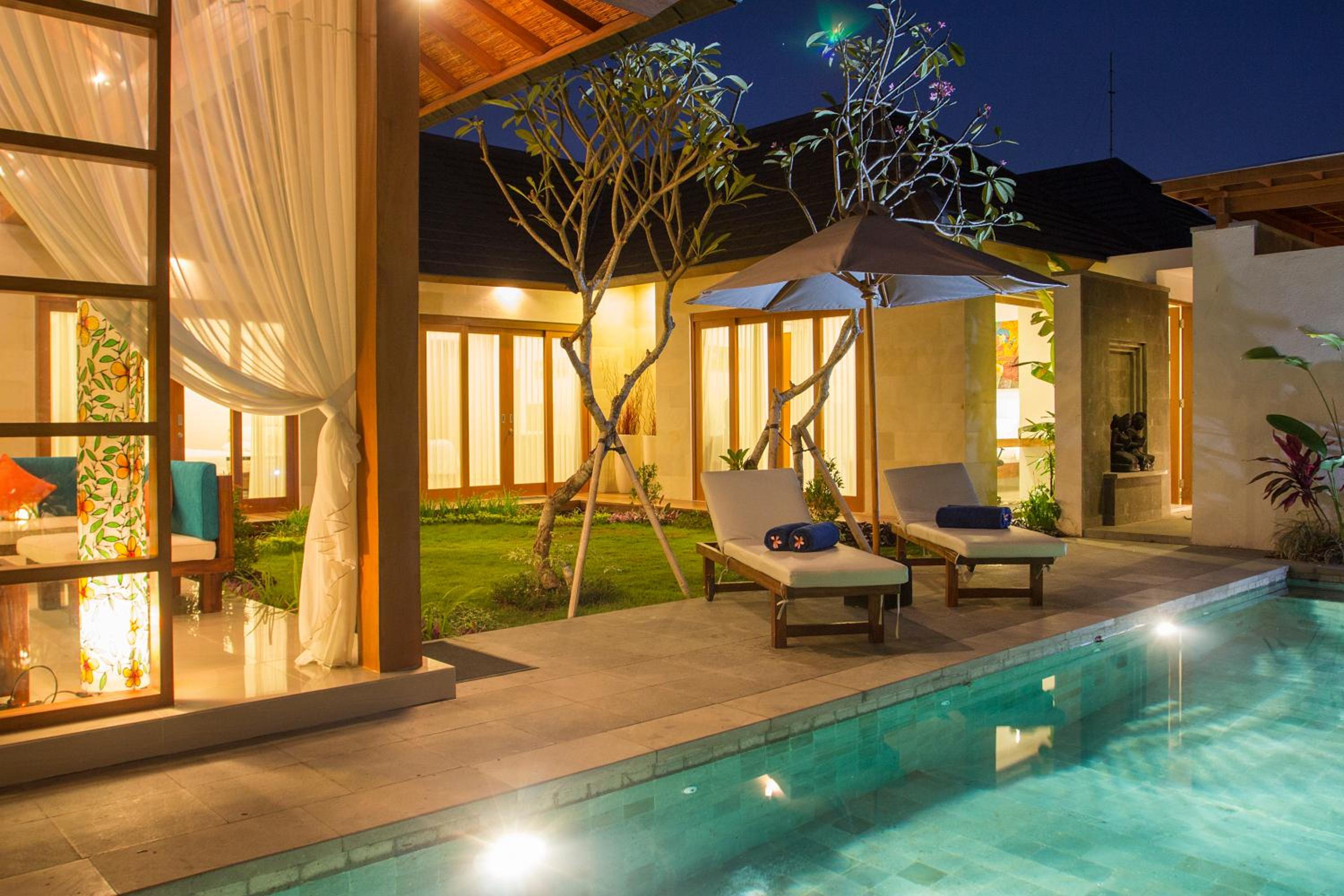 Three-Bedroom Villa with Private Pool and Garden - Photo 40
