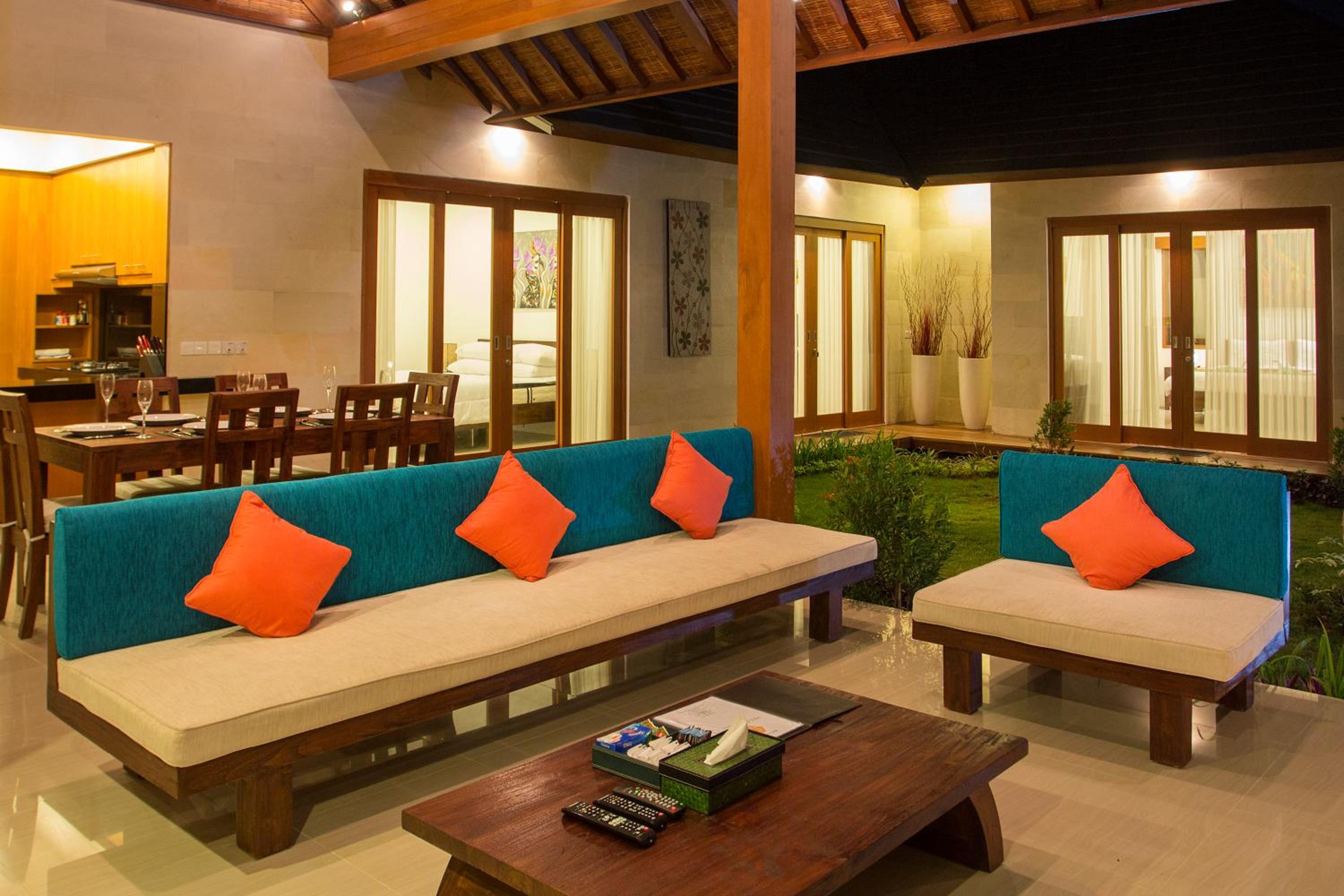 Three-Bedroom Villa with Private Pool and Garden - Photo 43