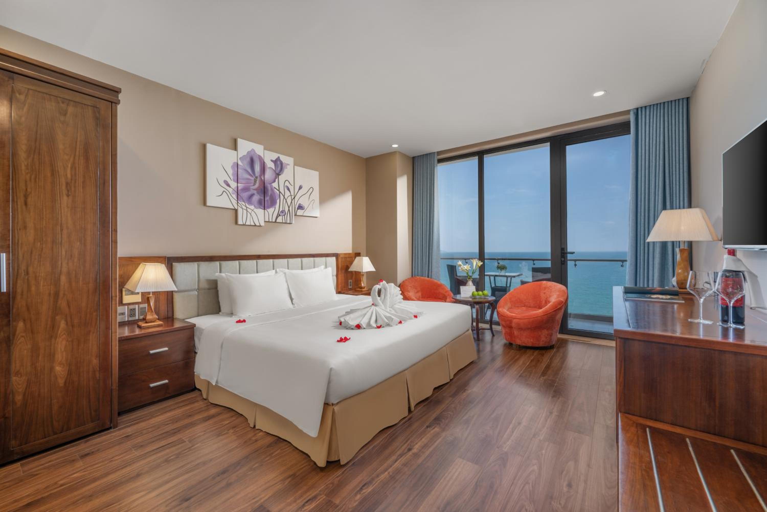 海景阳台小型特大床房