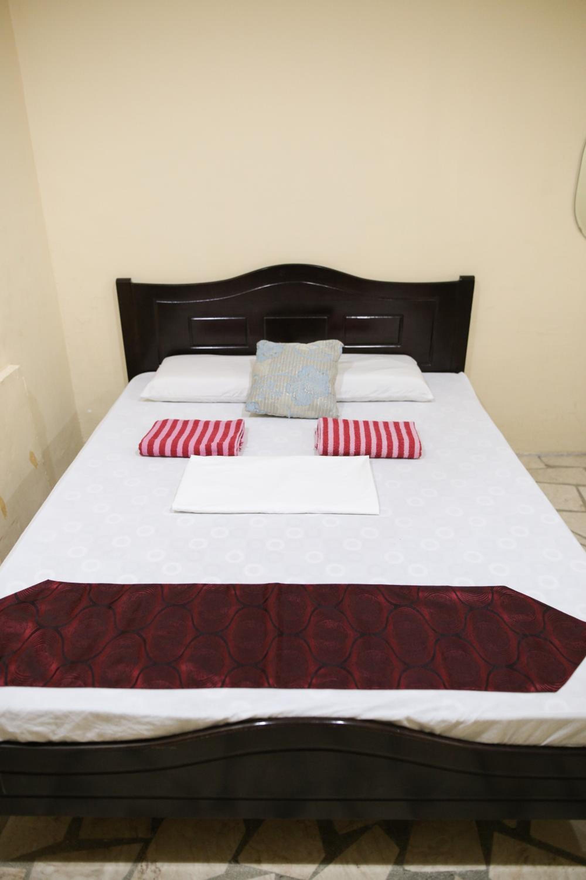 Budget Double Room - Photo 2
