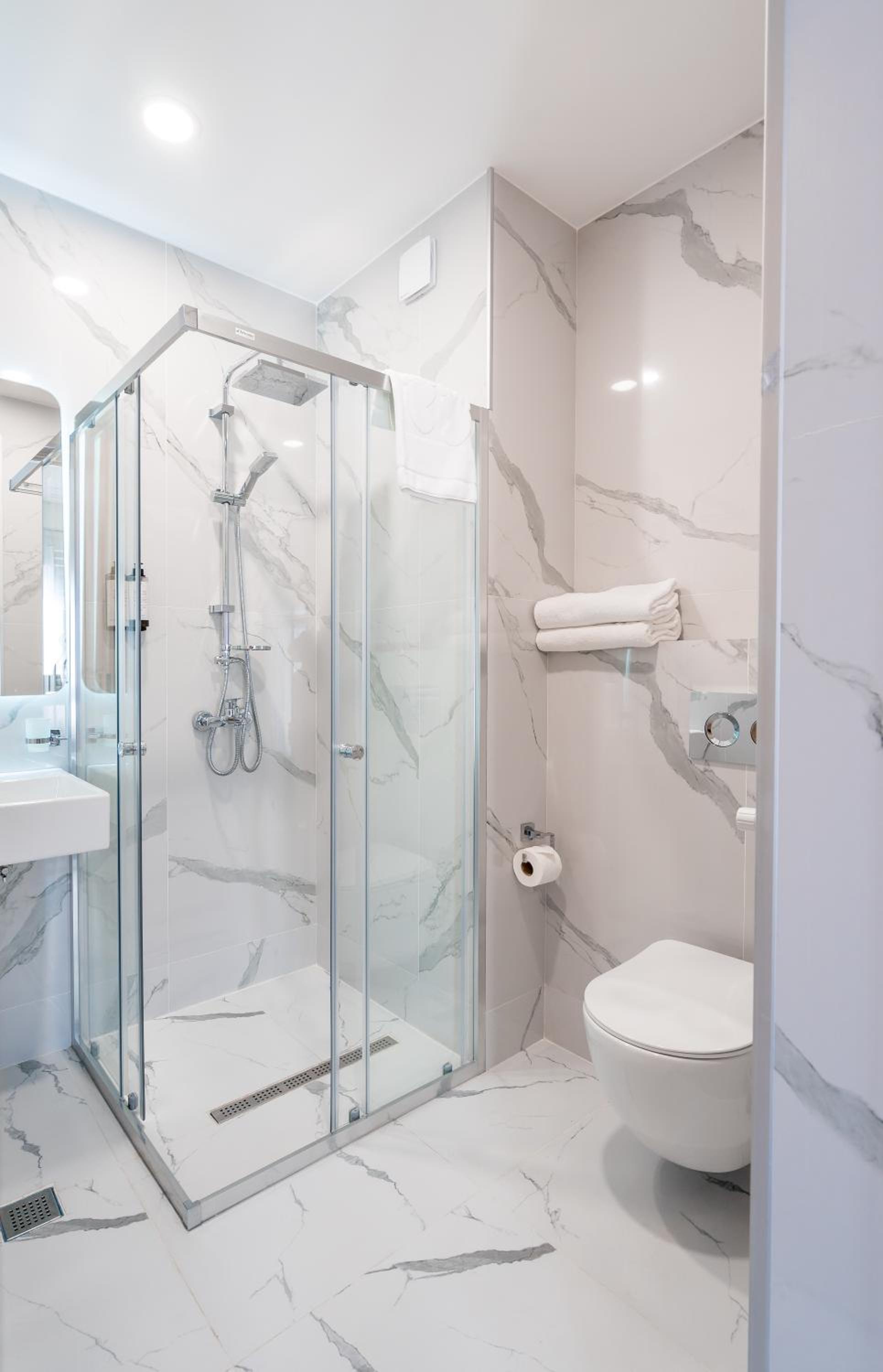 Standard Double Room - Photo 6