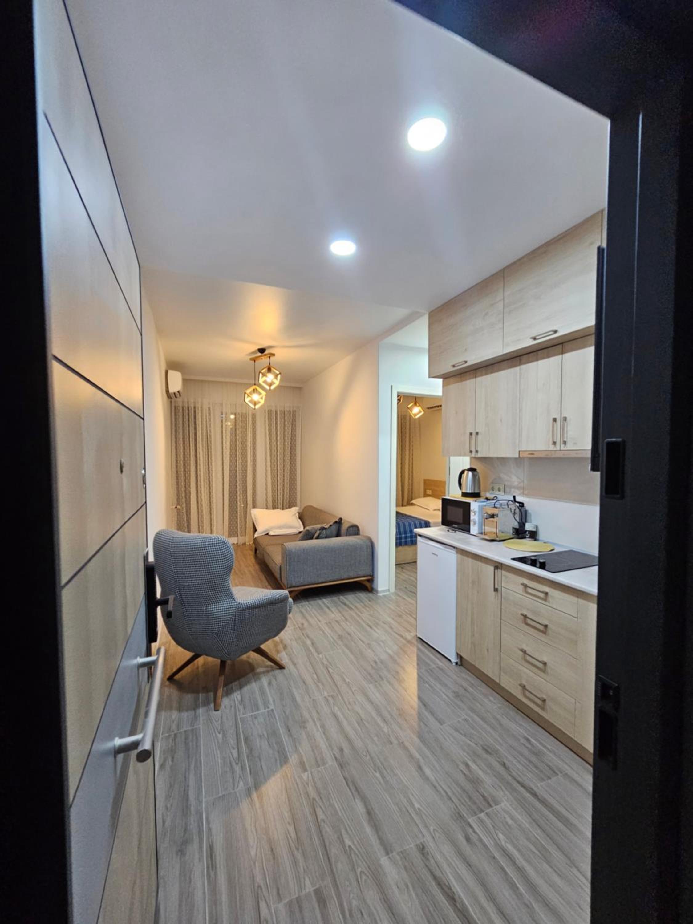One-Bedroom Apartment photo 1