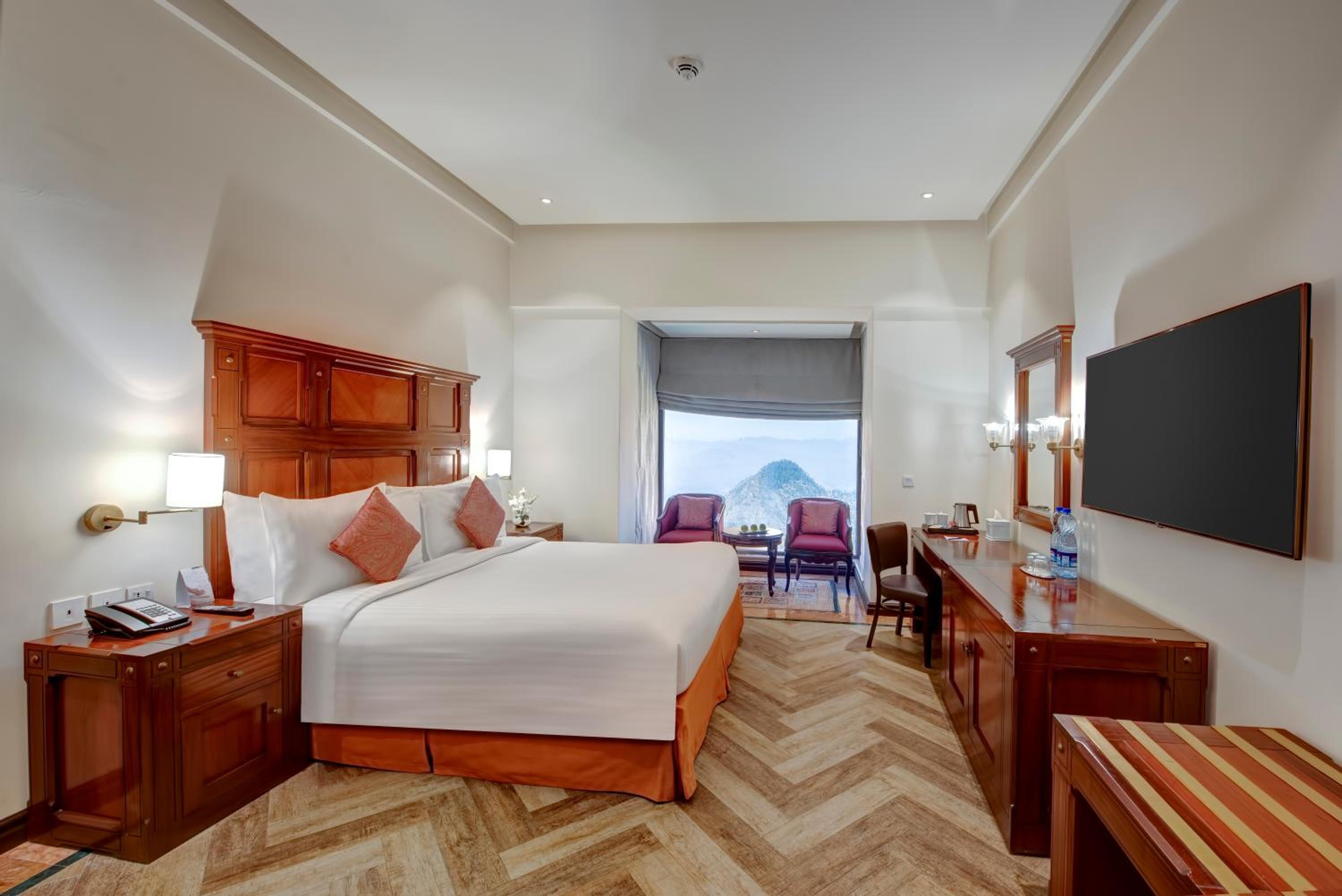 Deluxe King Room - Photo 1