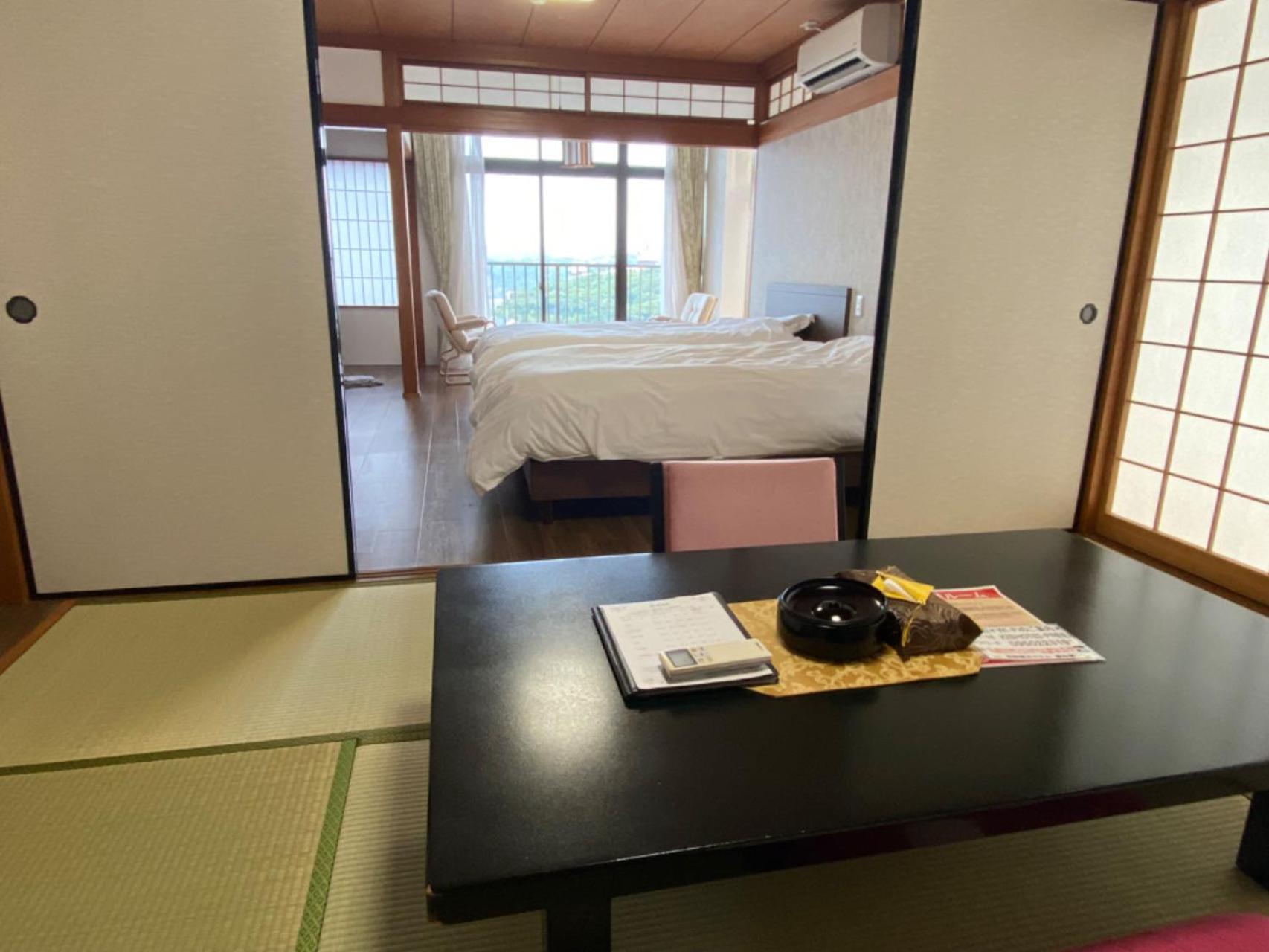 Family Suite with Balcony - Photo 2