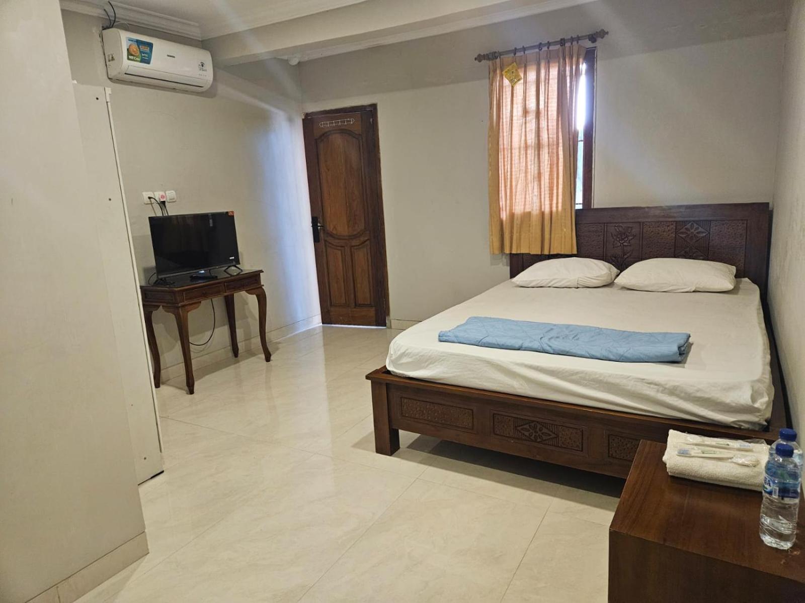 Deluxe Room (2 Adults + 1 Child)