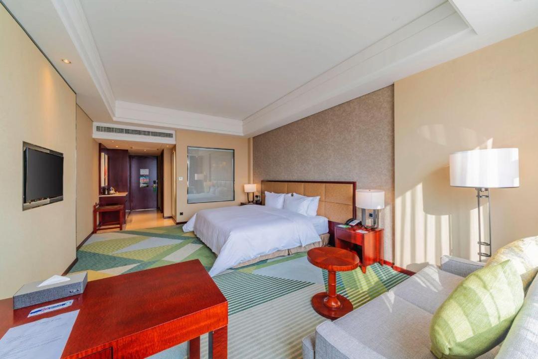 Standard King Room - Photo 6