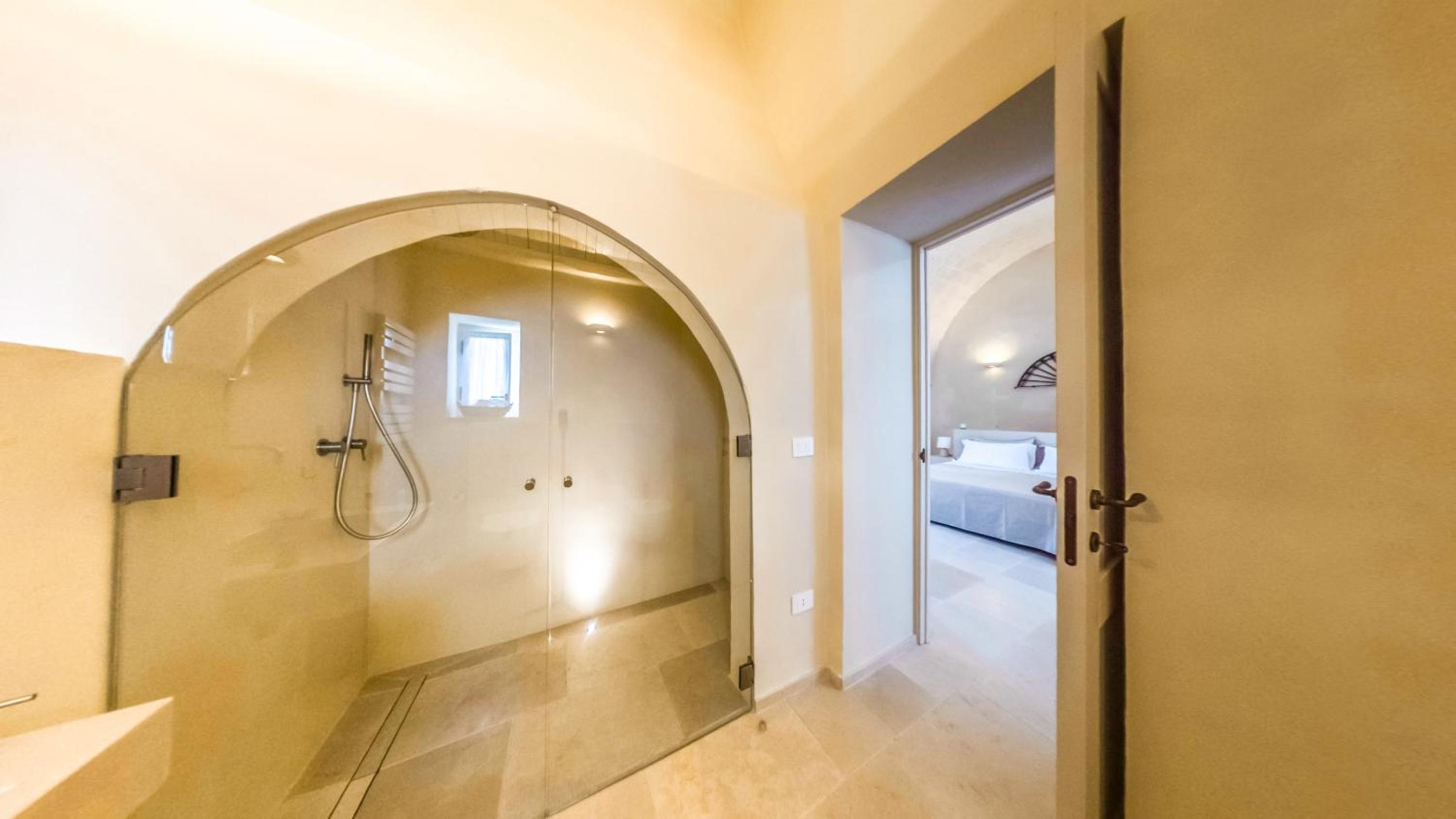Double Room with Bath photo 3