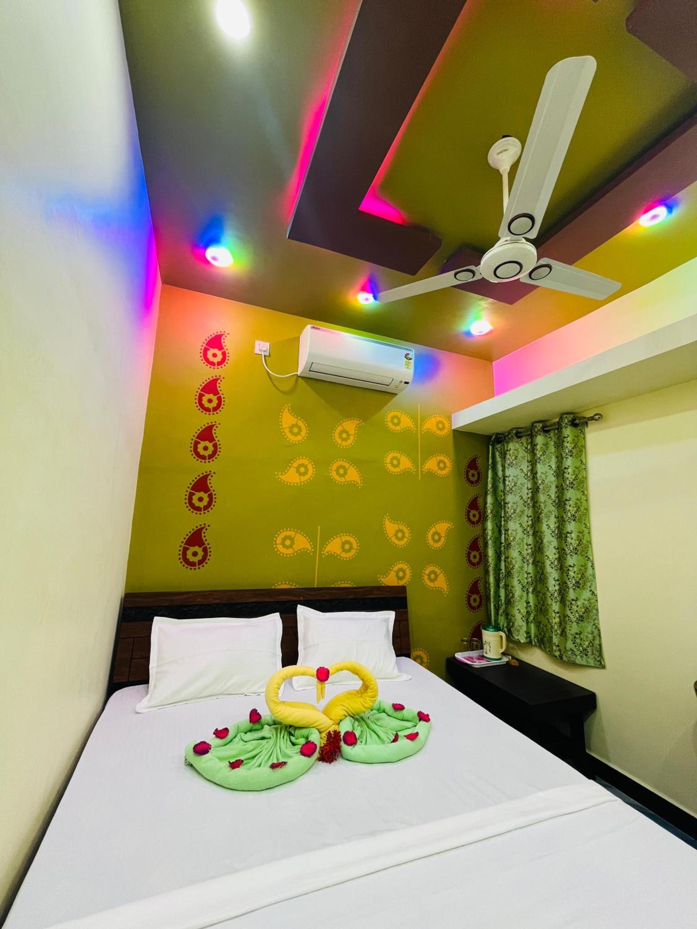 Deluxe Double Room (2 Adults + 1 Child) photo 1