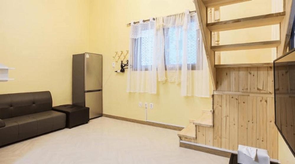 Family Room 4 photo 1