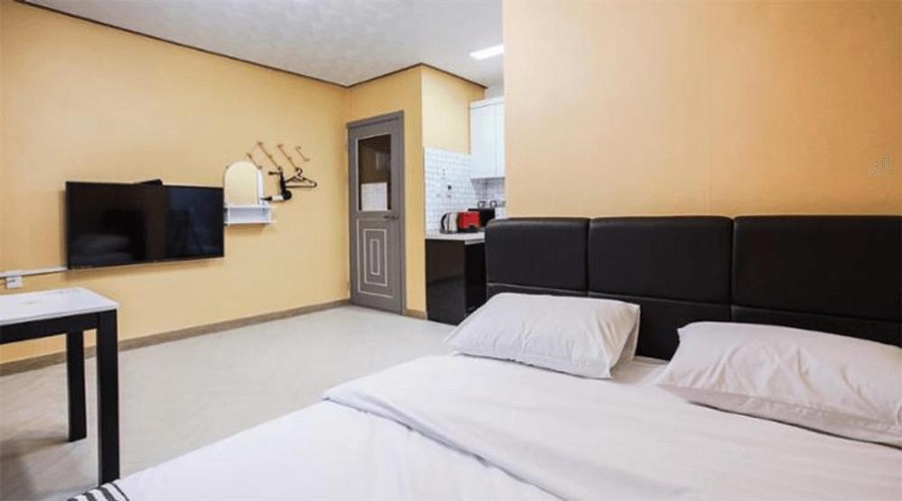 Double Room 7 photo 1