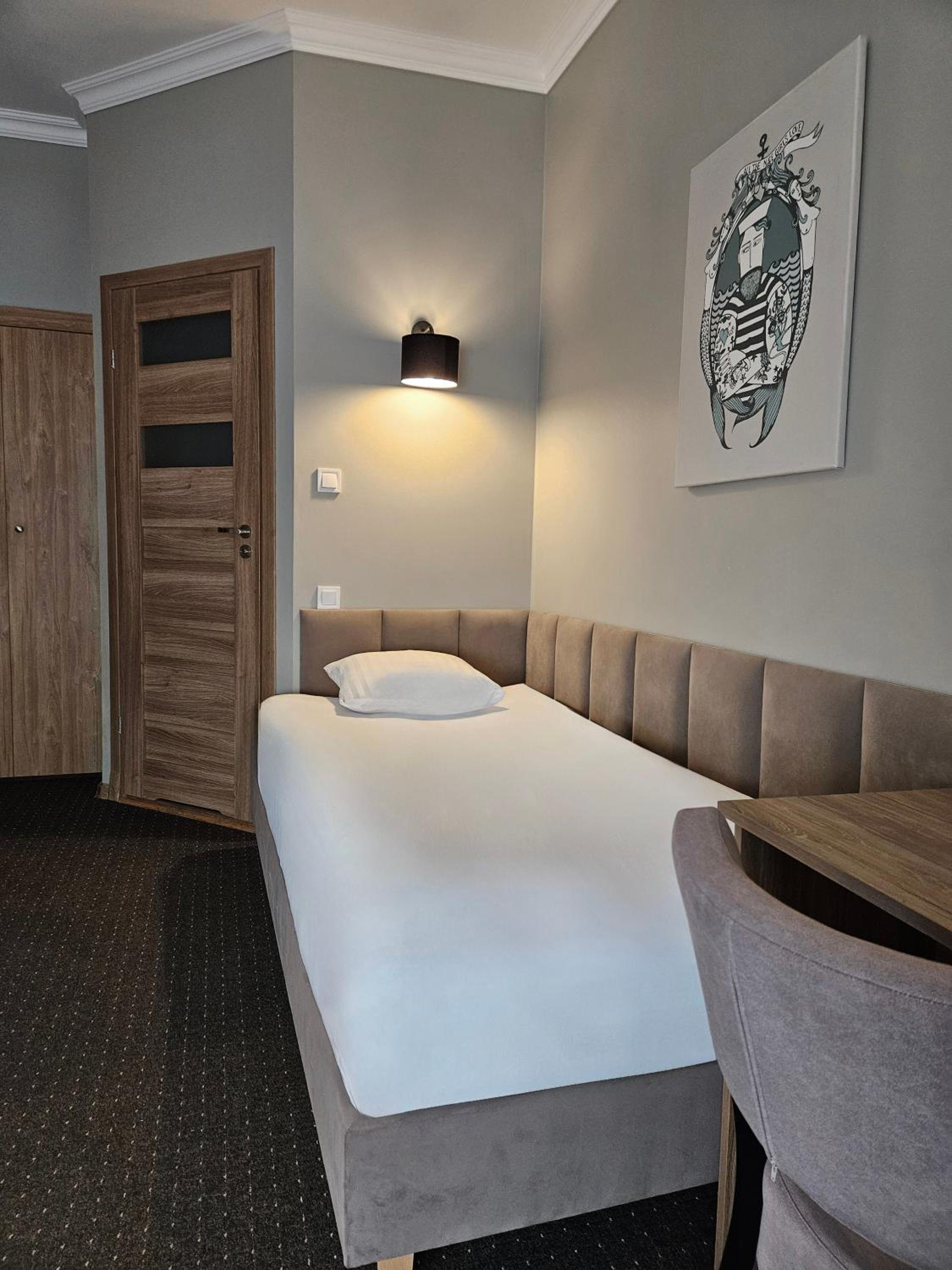 Twin Room - Photo 4