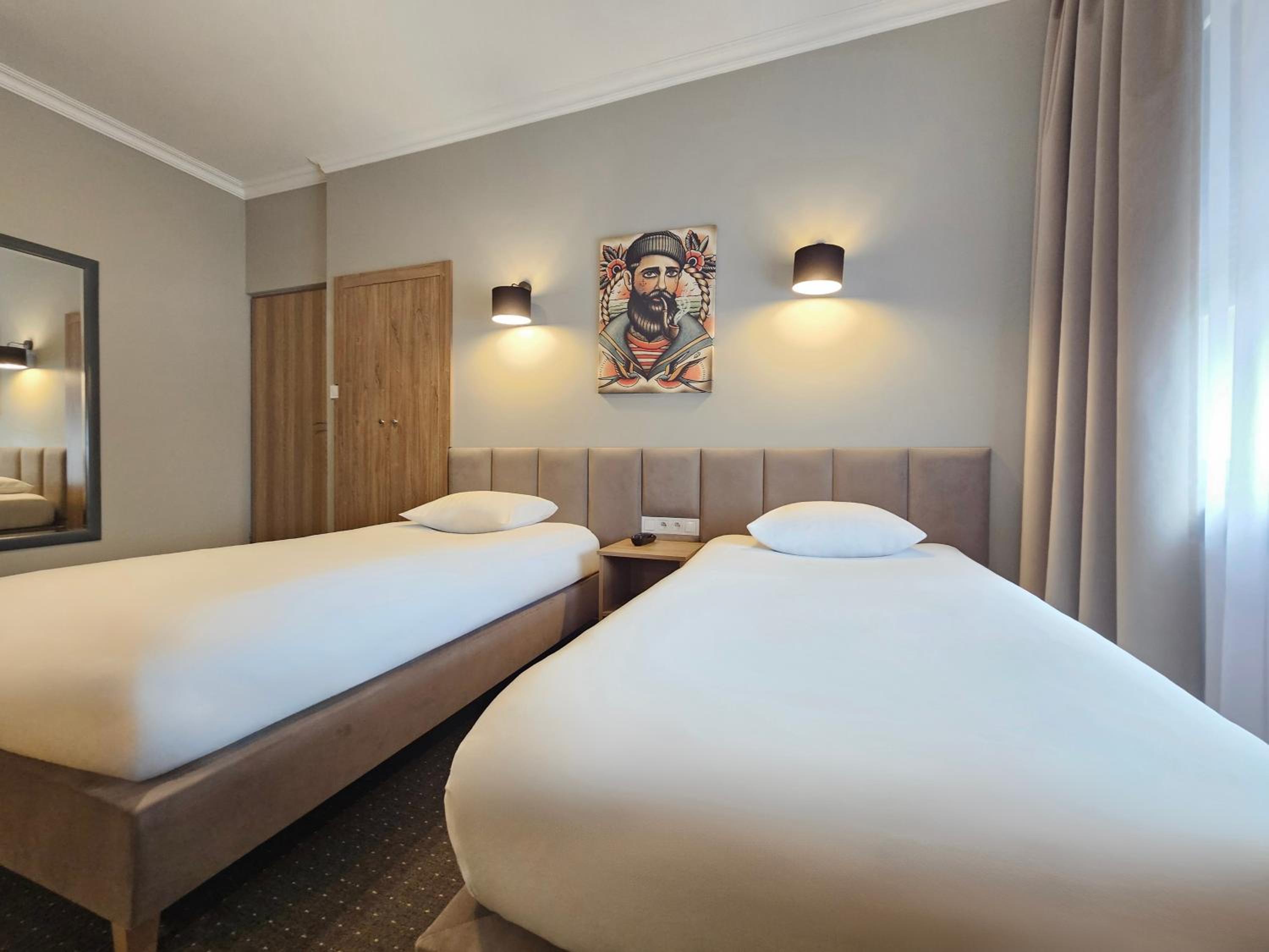 Twin Room - Photo 2