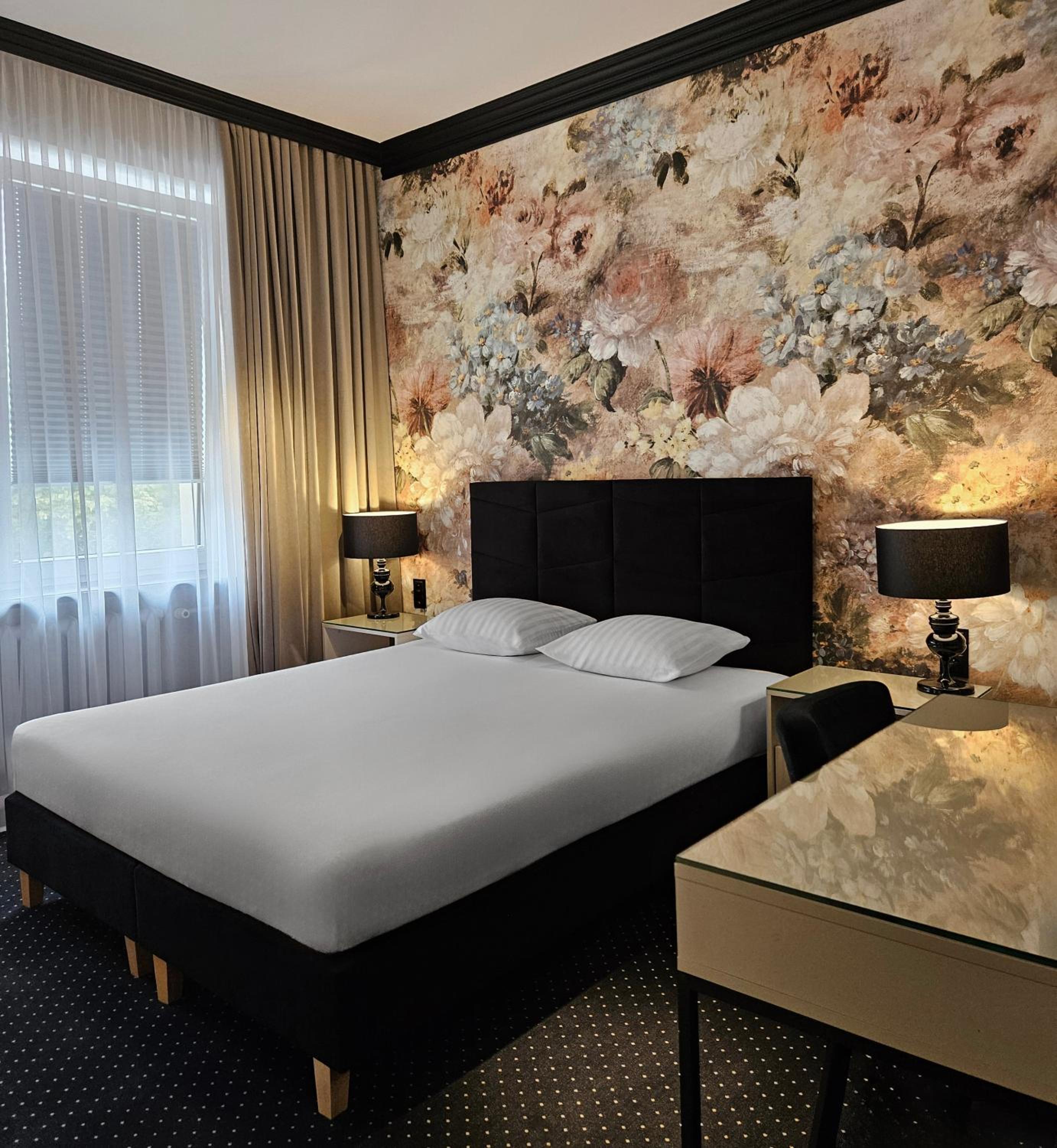 Small Double Room - Photo 11