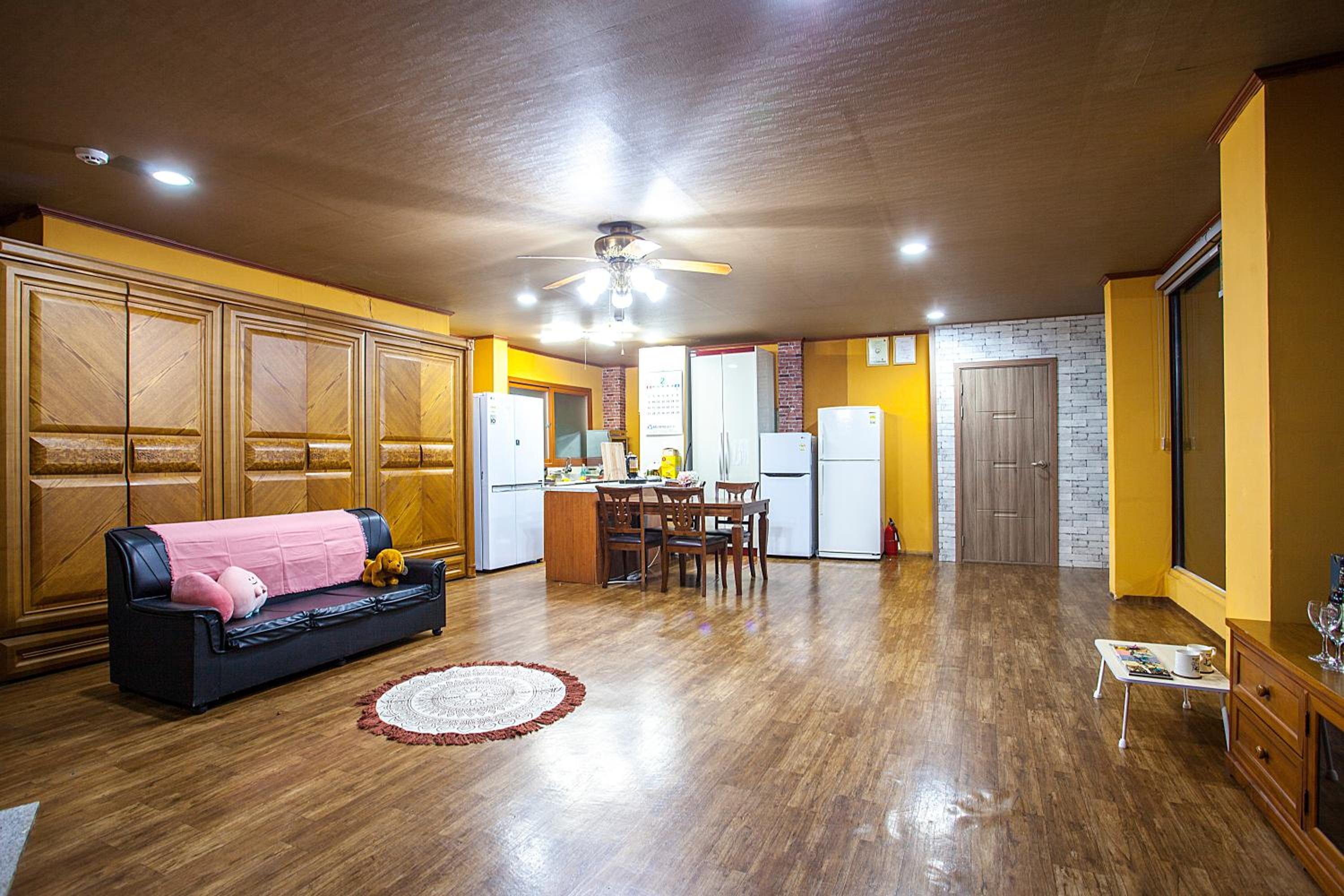 Family Room photo 1