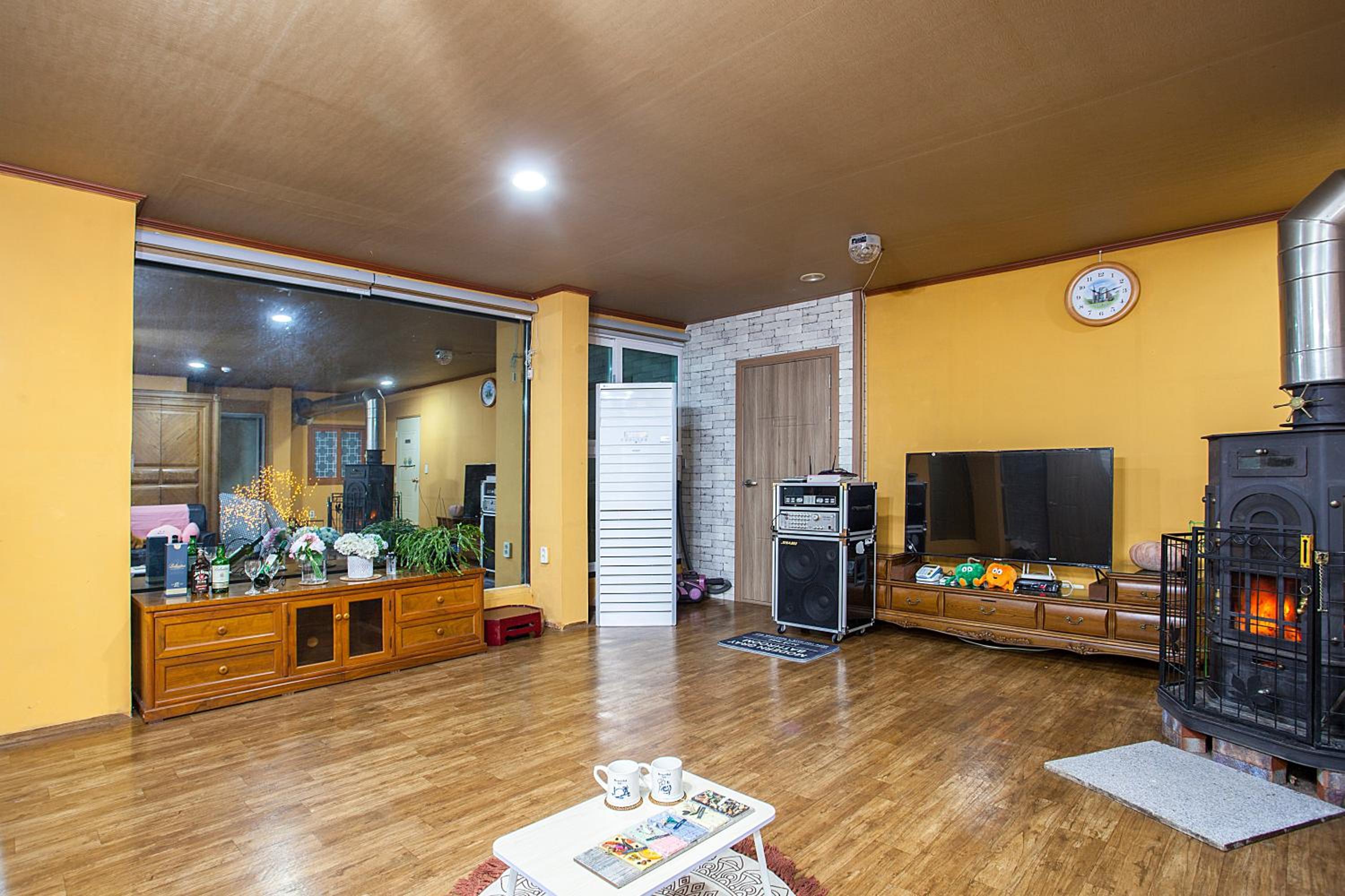 Family Room photo 2