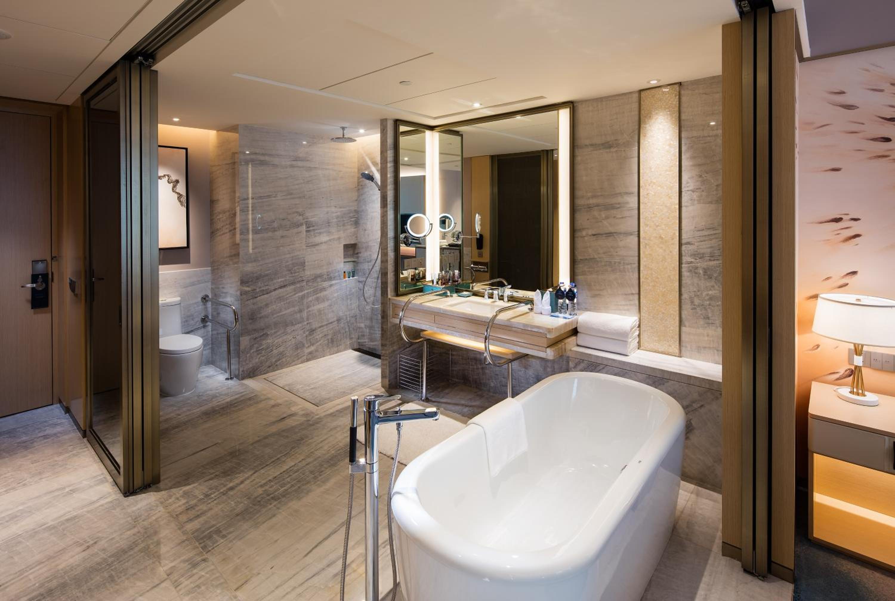 King Room - Mobility Accessible  photo 3