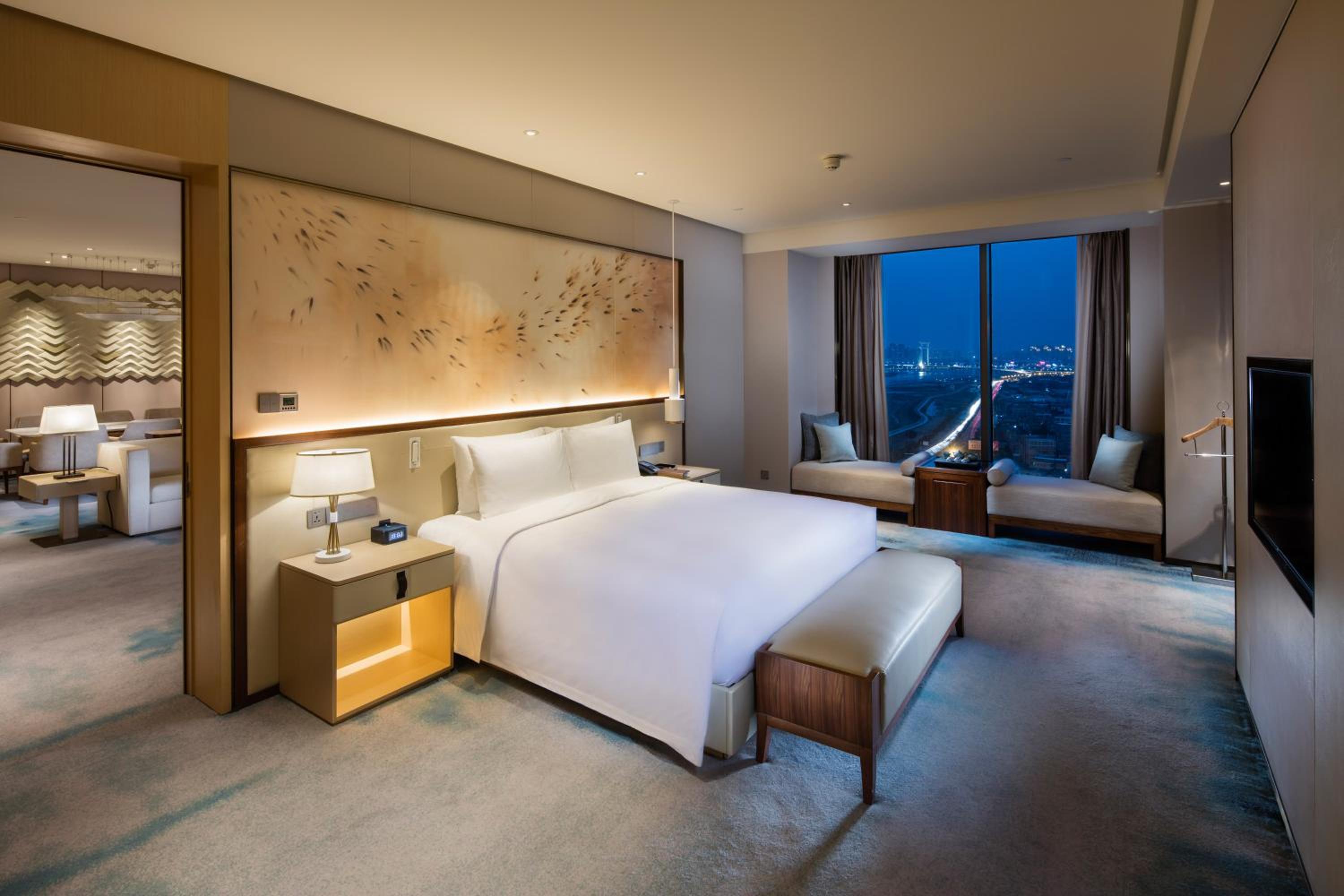Premier King Suite