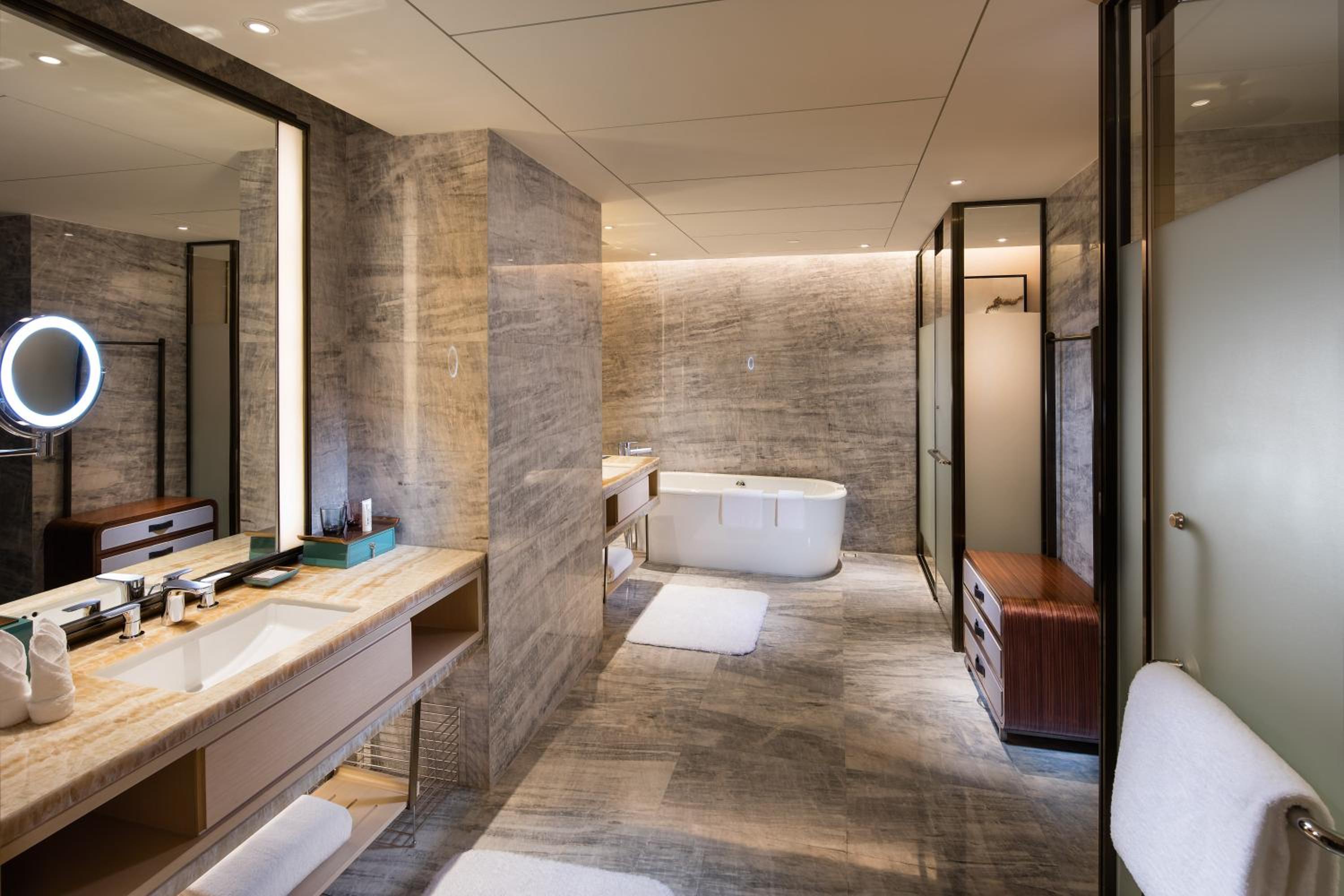 Premier King Suite photo 3