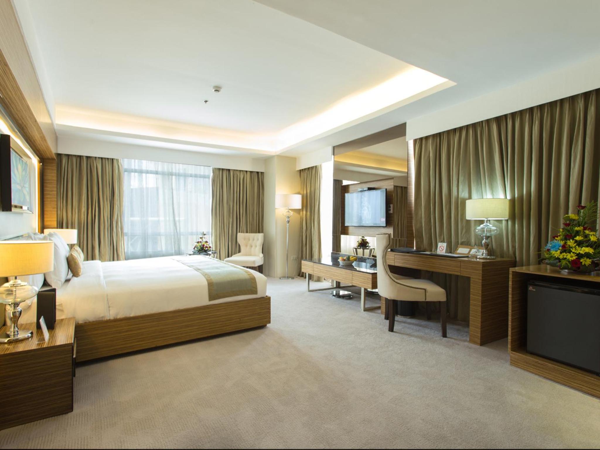 Deluxe King Room photo 2