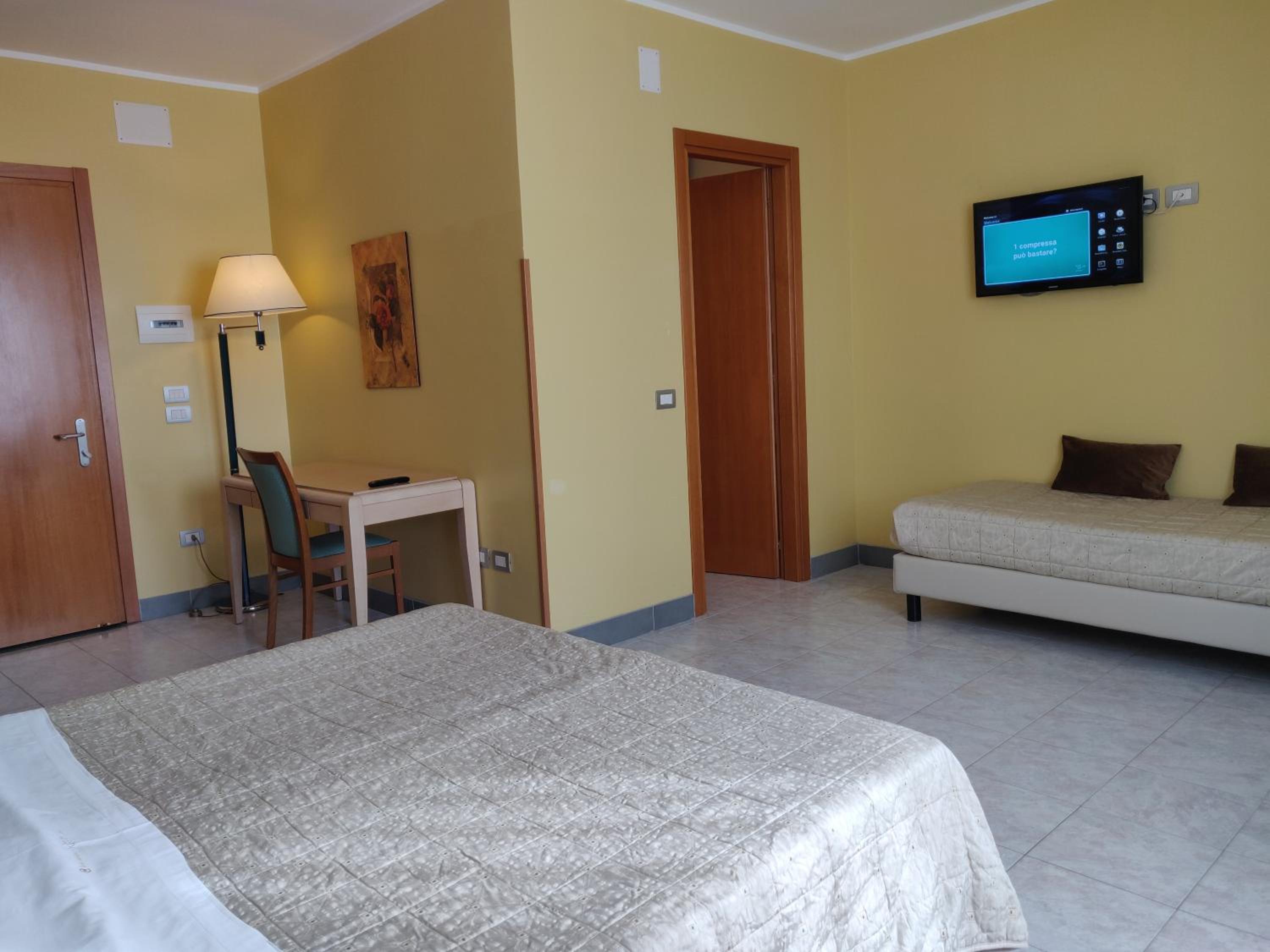 Standard Triple Room photo 3