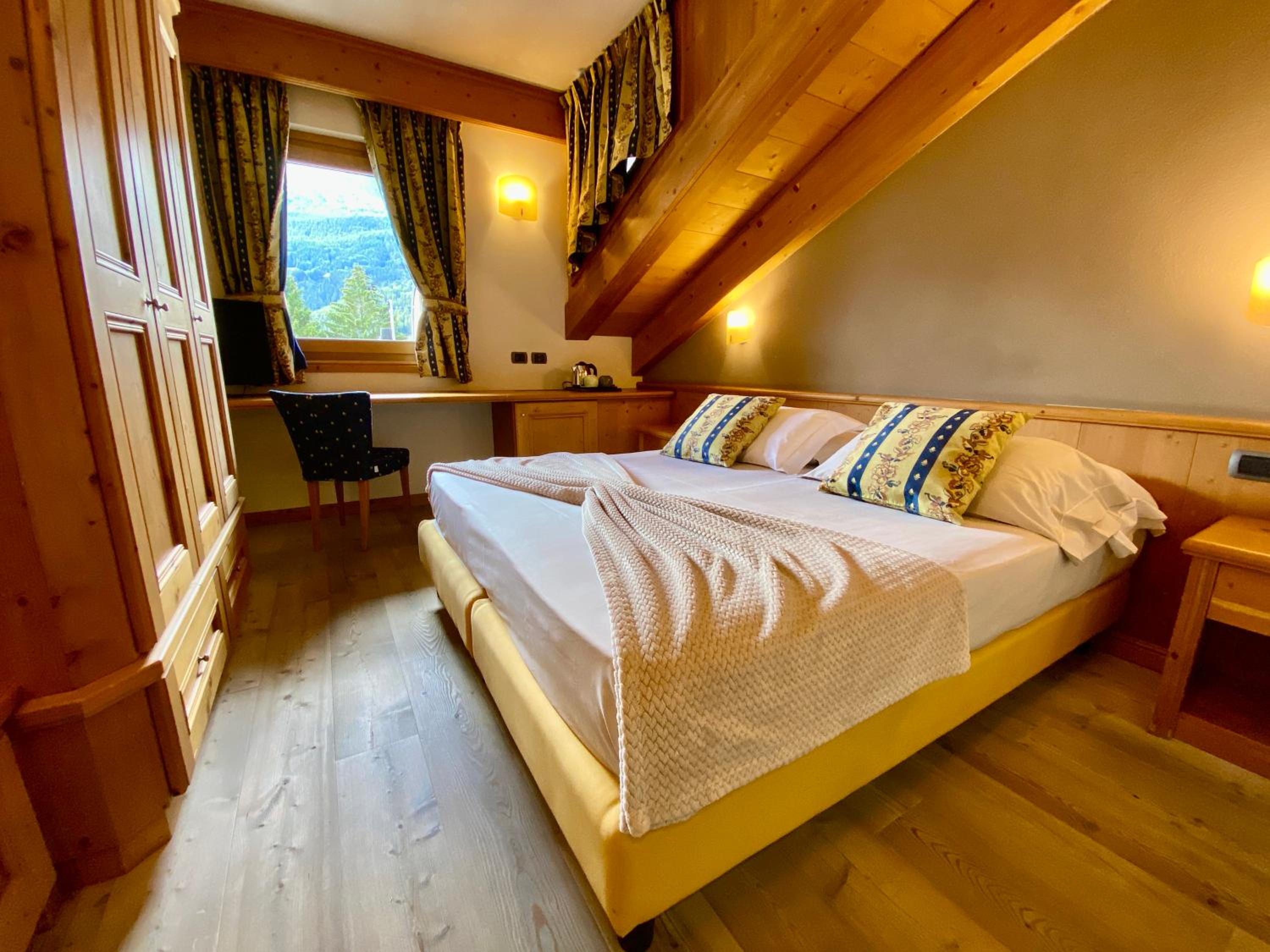 Small Double Or Twin Room  With Spa Access 