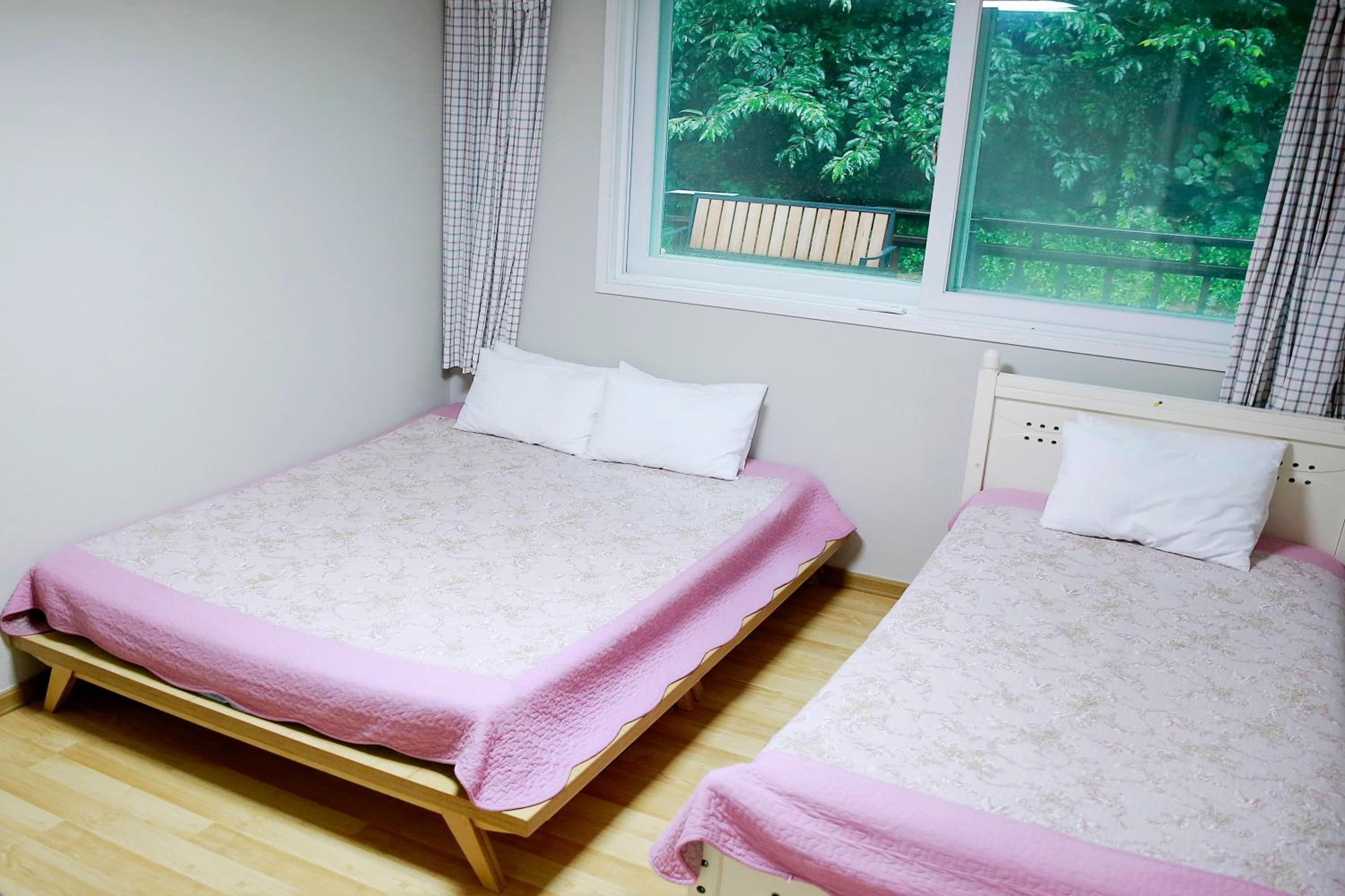 Quadruple Room - Photo 1
