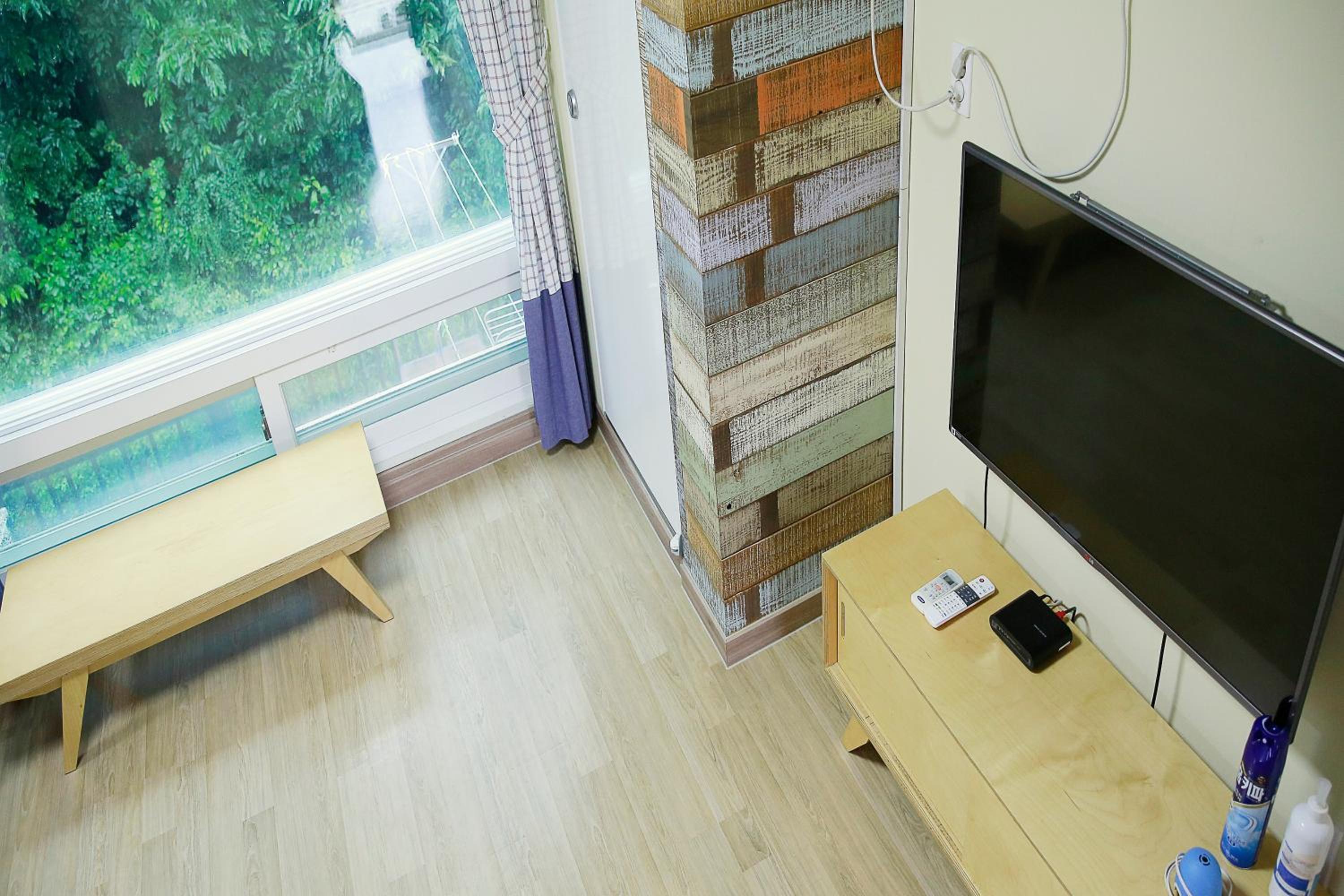 Family Room - Photo 8