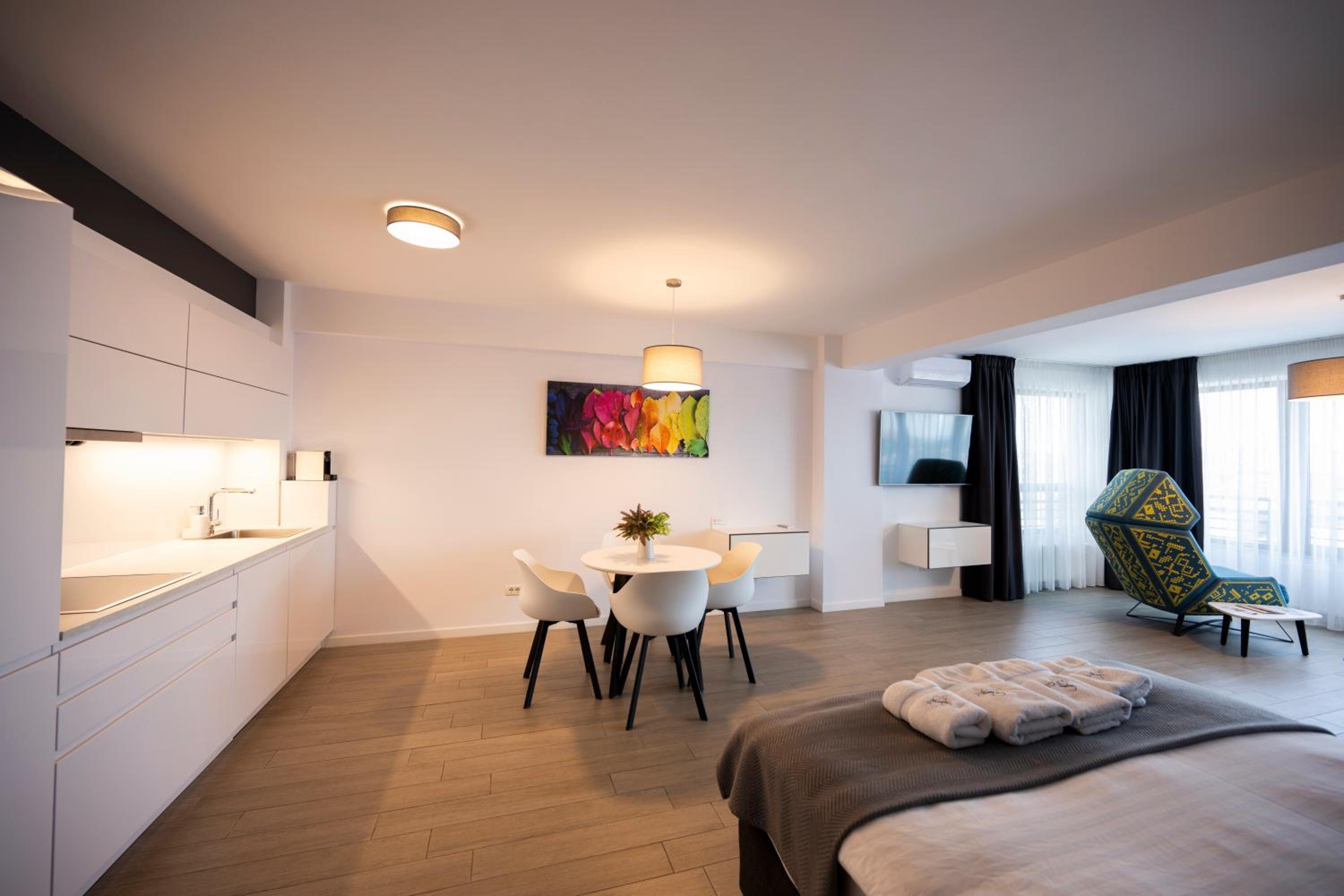 King Studio with Sofa Bed - Photo 16