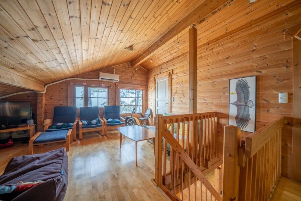 Family Room photo 3
