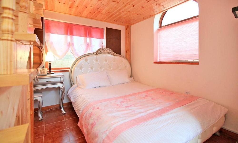 Double Room - Photo 6