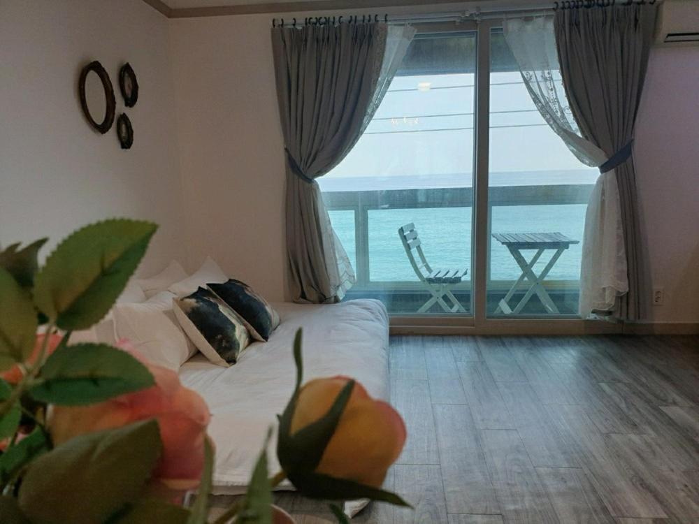 Double Room with Sea View - Photo 9