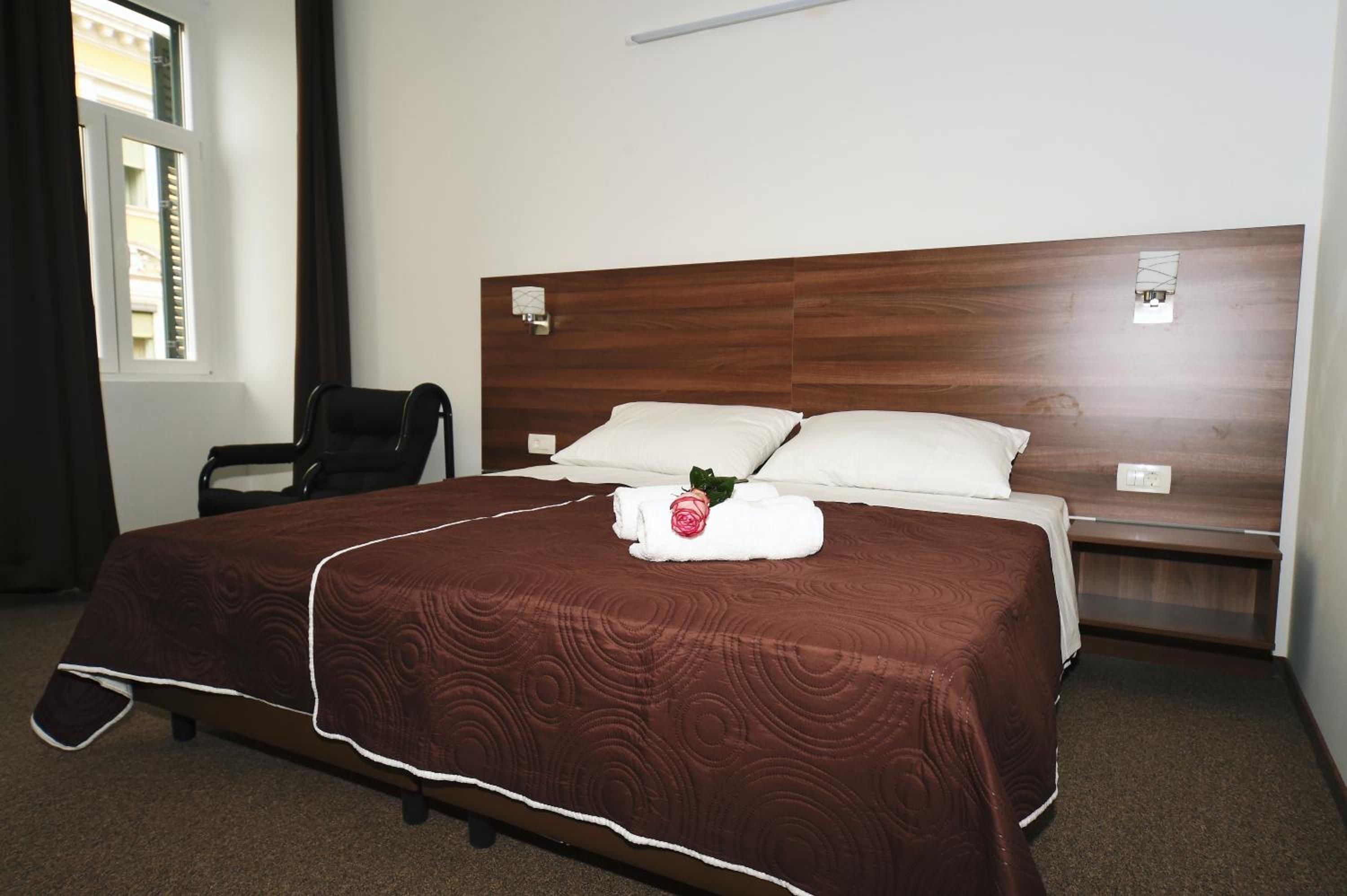 Standard Triple Room - Photo 4