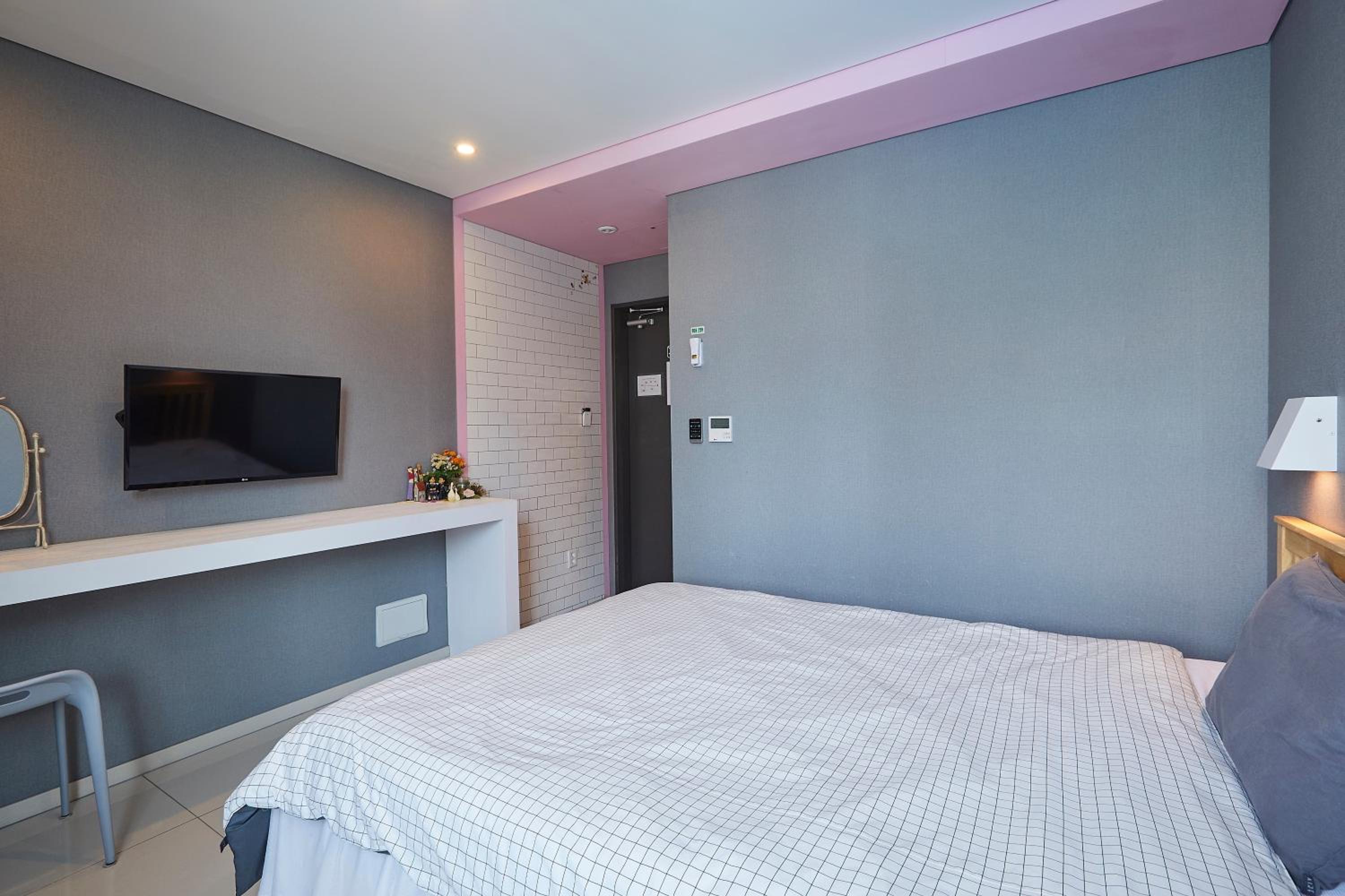 Single Room - Photo 2