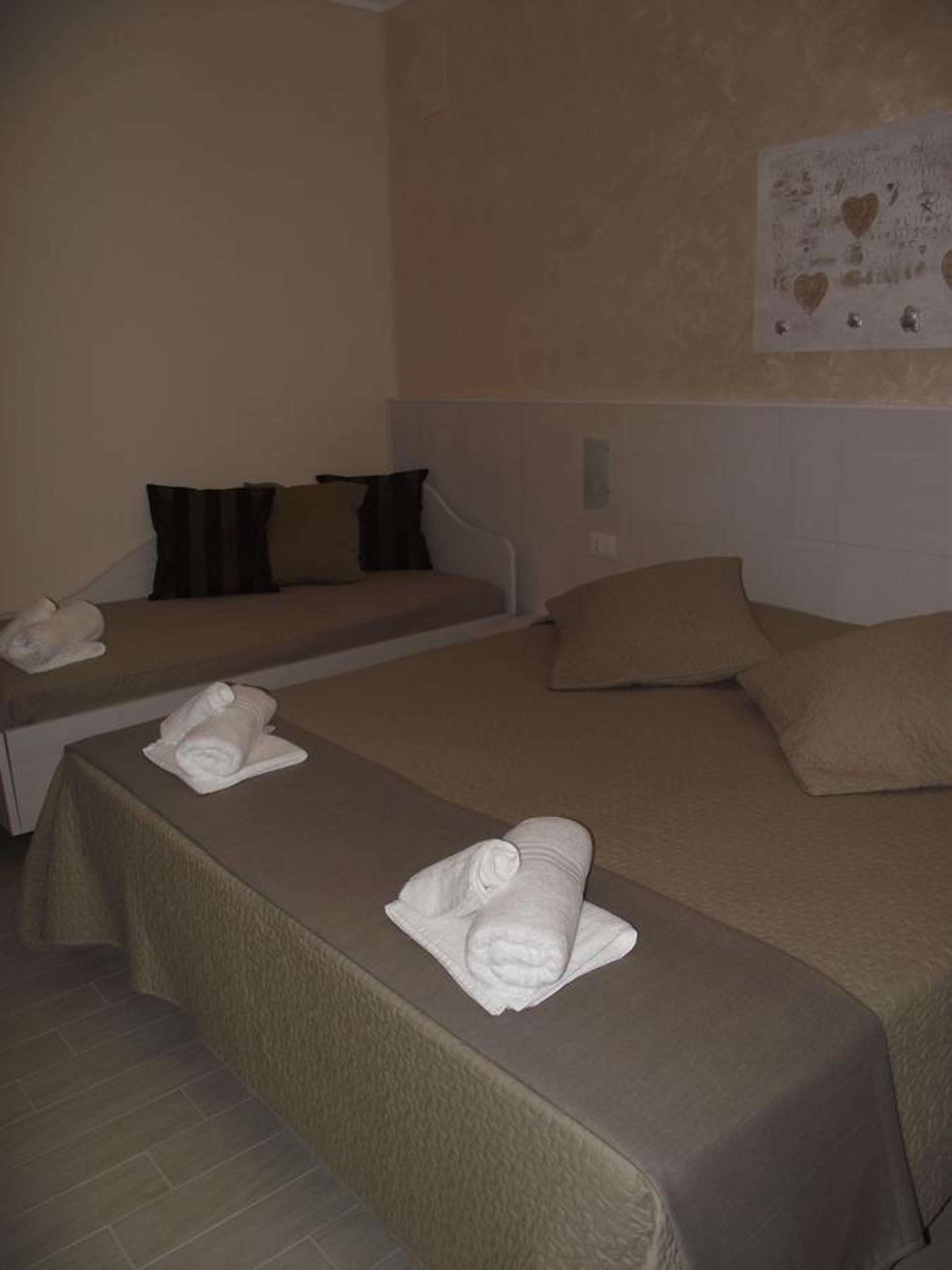 Double Room with Extra Bed photo 2