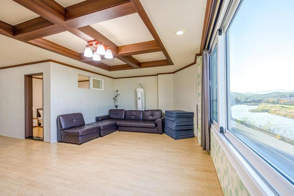 Family Room - Photo 8